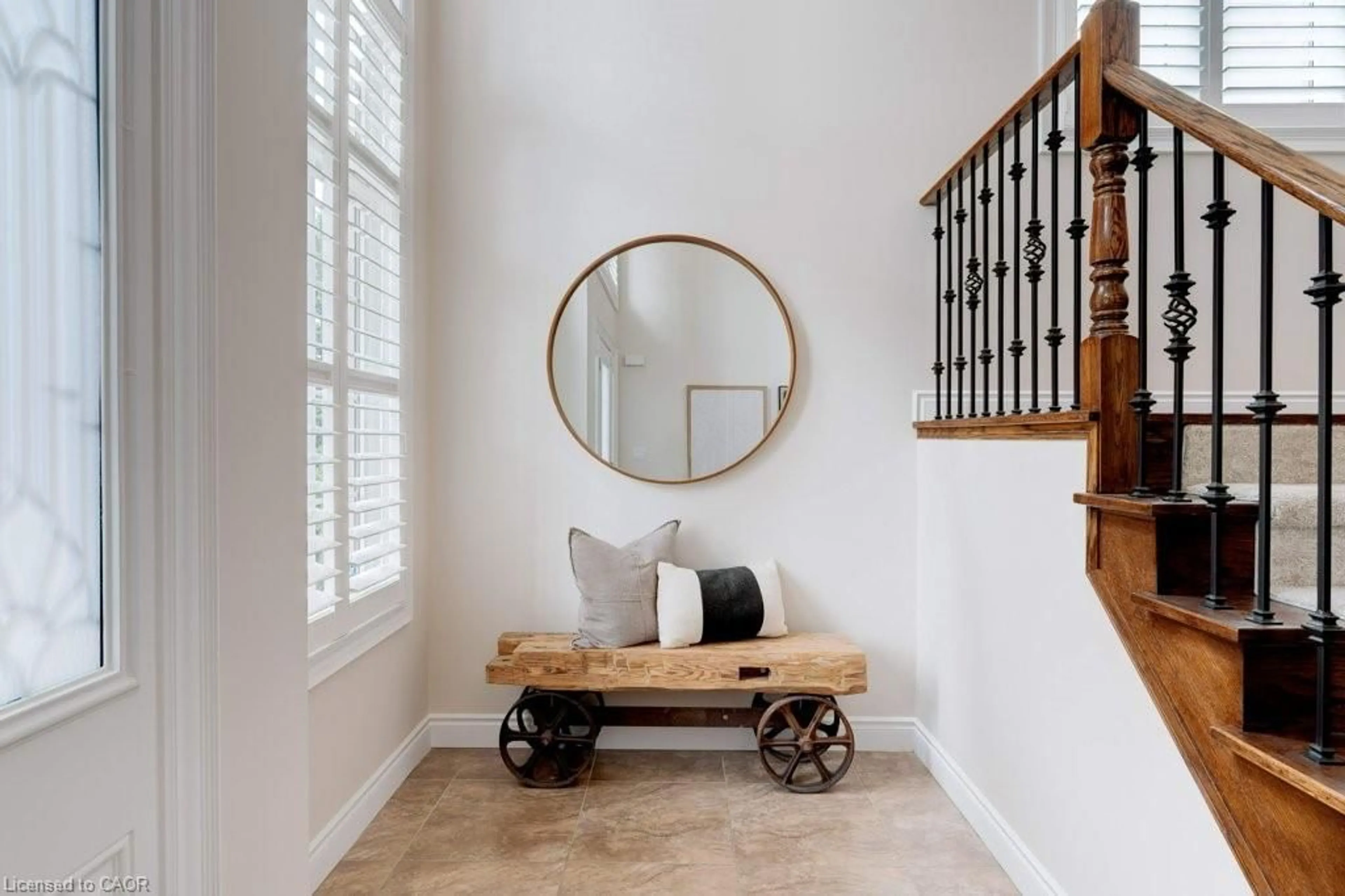 Indoor entryway for 47 Premier Rd, Hamilton Ontario L0R 2H6