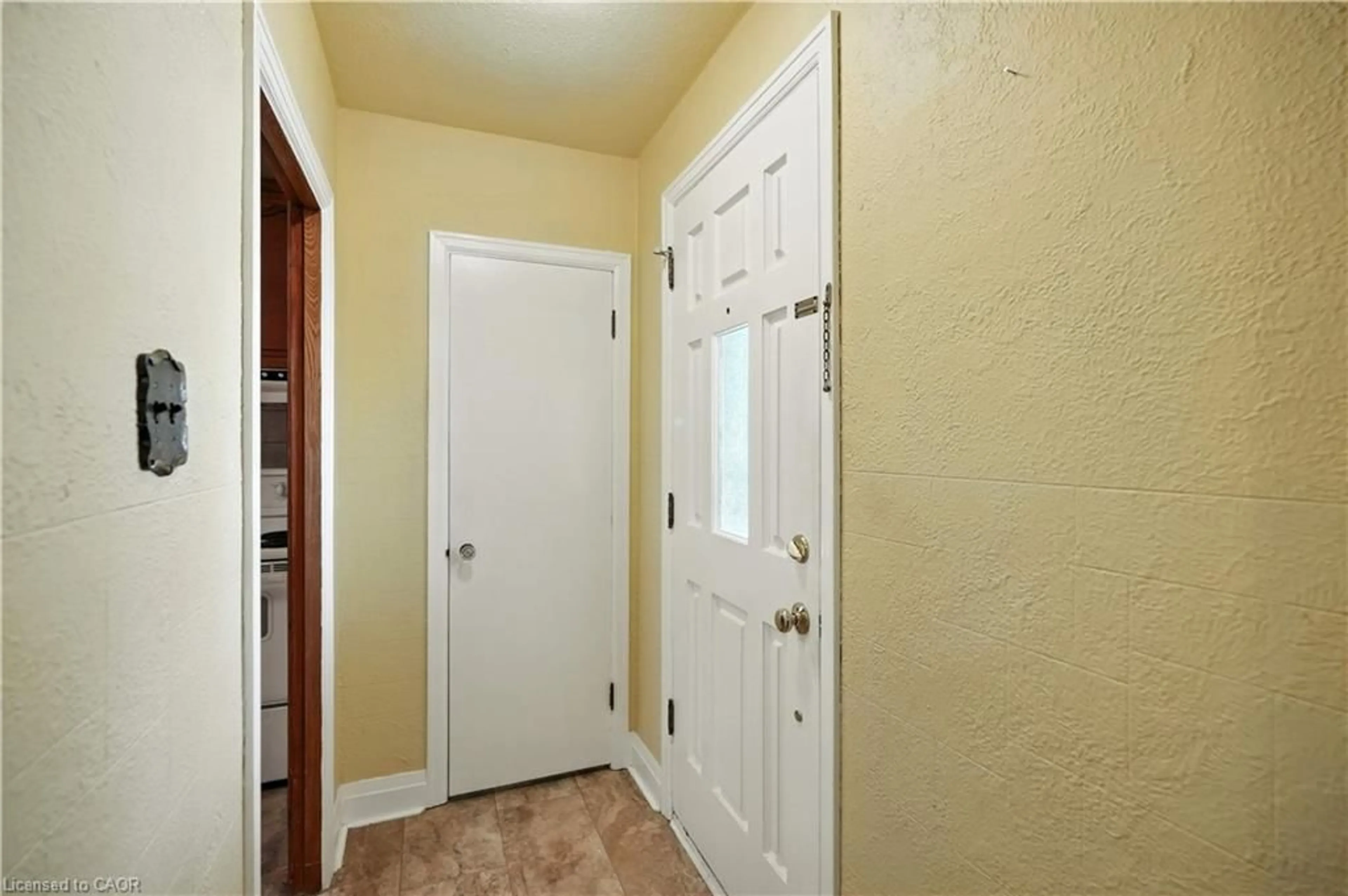 Indoor entryway for 127 Garside Ave, Hamilton Ontario L8K 2W1