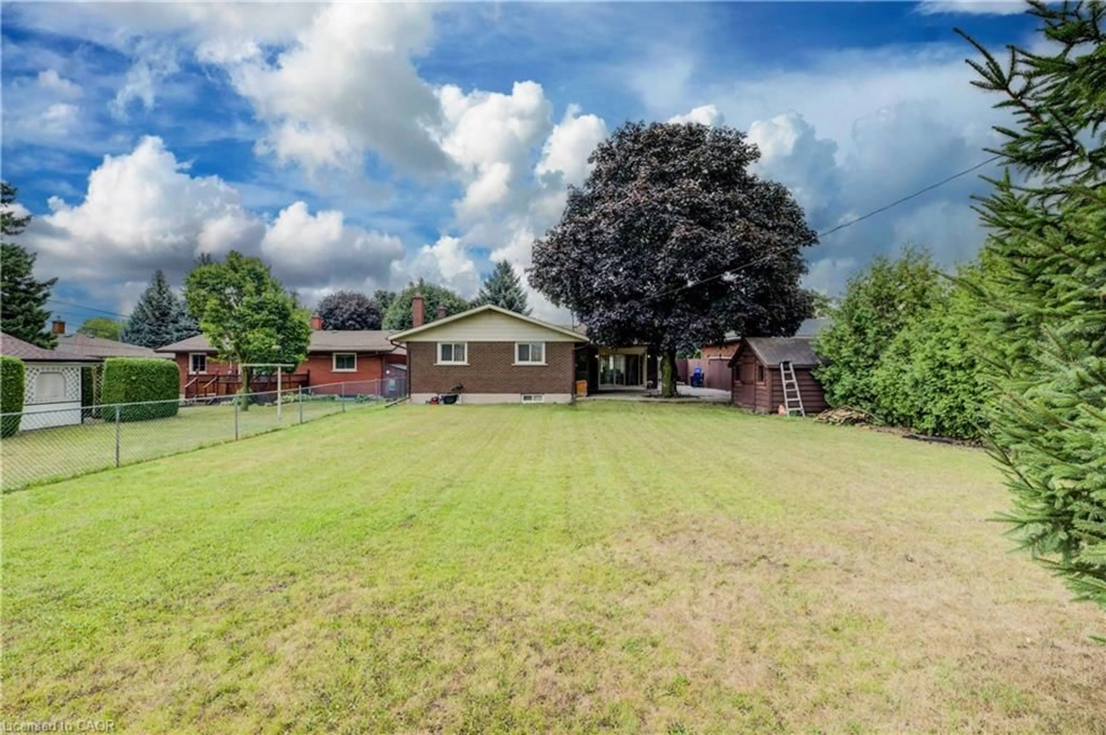 A pic from outside/outdoor area/front of a property/back of a property/a pic from drone, unknown for 1740 Holley Cres, Cambridge Ontario N3H 2S5
