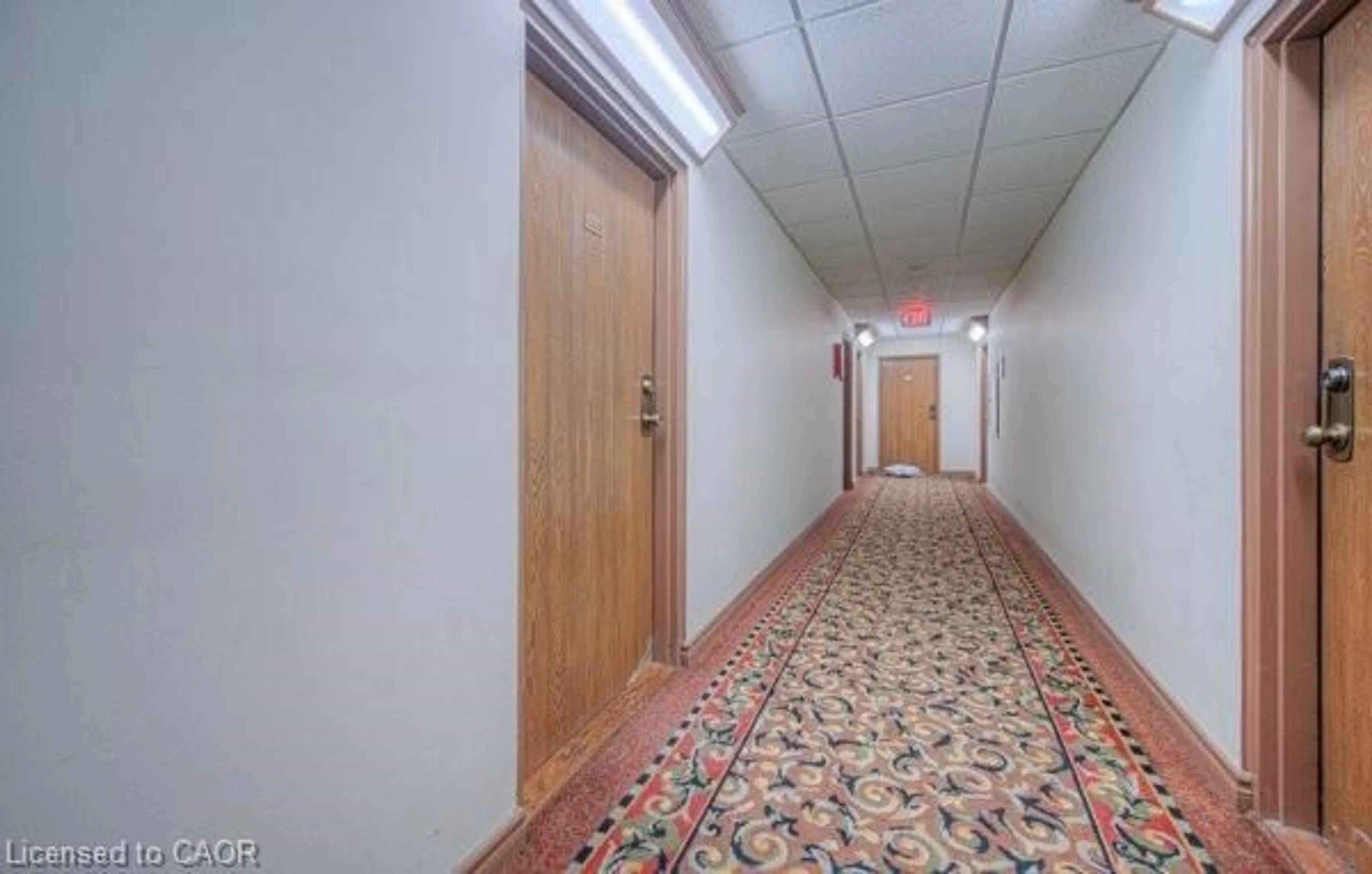 Indoor foyer for 55 Green Valley Dr #1009, Kitchener Ontario N2P 1Z6