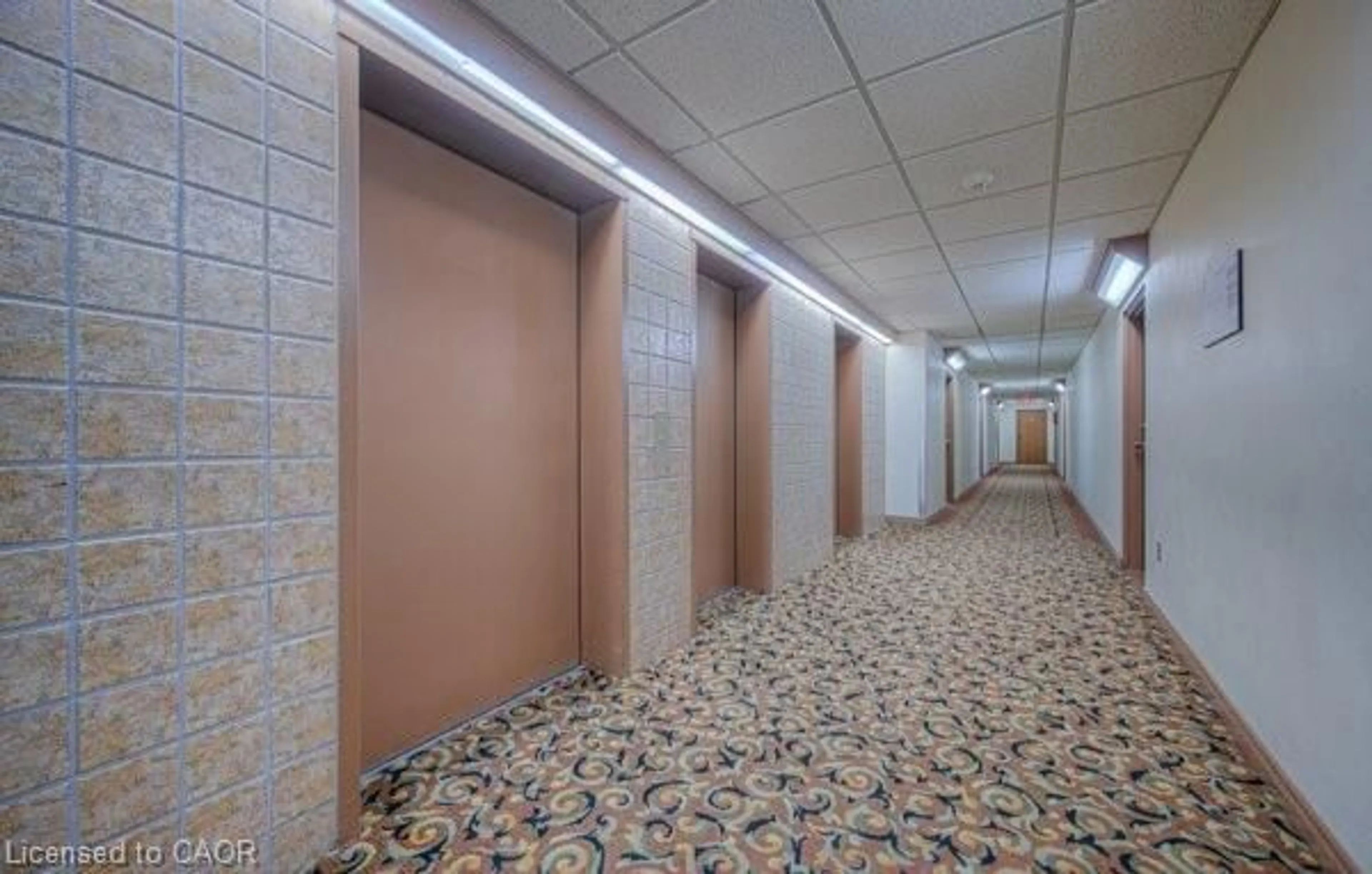 Indoor foyer for 55 Green Valley Dr #1009, Kitchener Ontario N2P 1Z6