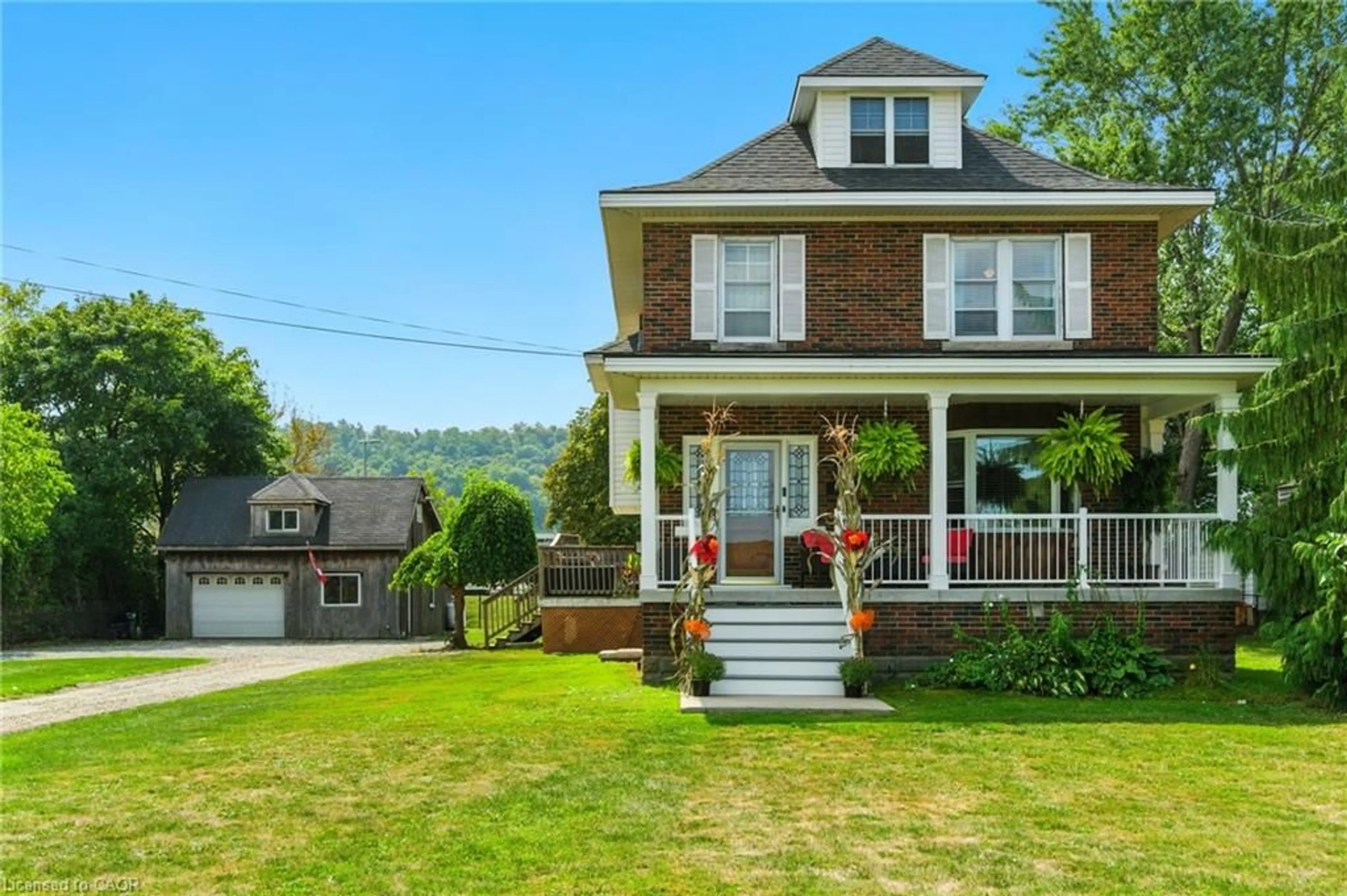 Home with brick exterior material, street for 908 Highway 8, Hamilton Ontario L8E 5J2