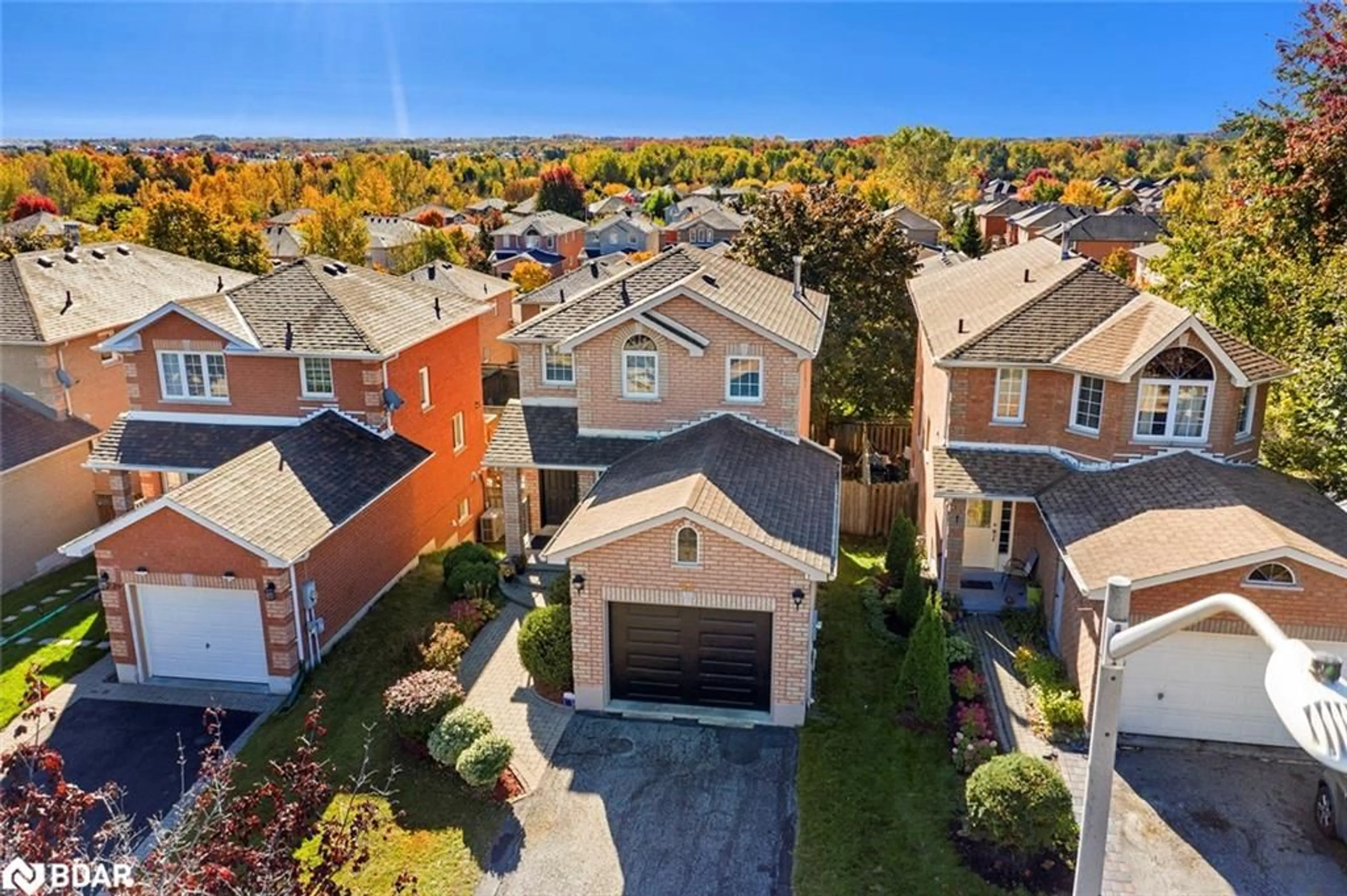 A pic from outside/outdoor area/front of a property/back of a property/a pic from drone, street for 41 Widgeon St, Barrie Ontario L4N 8W5