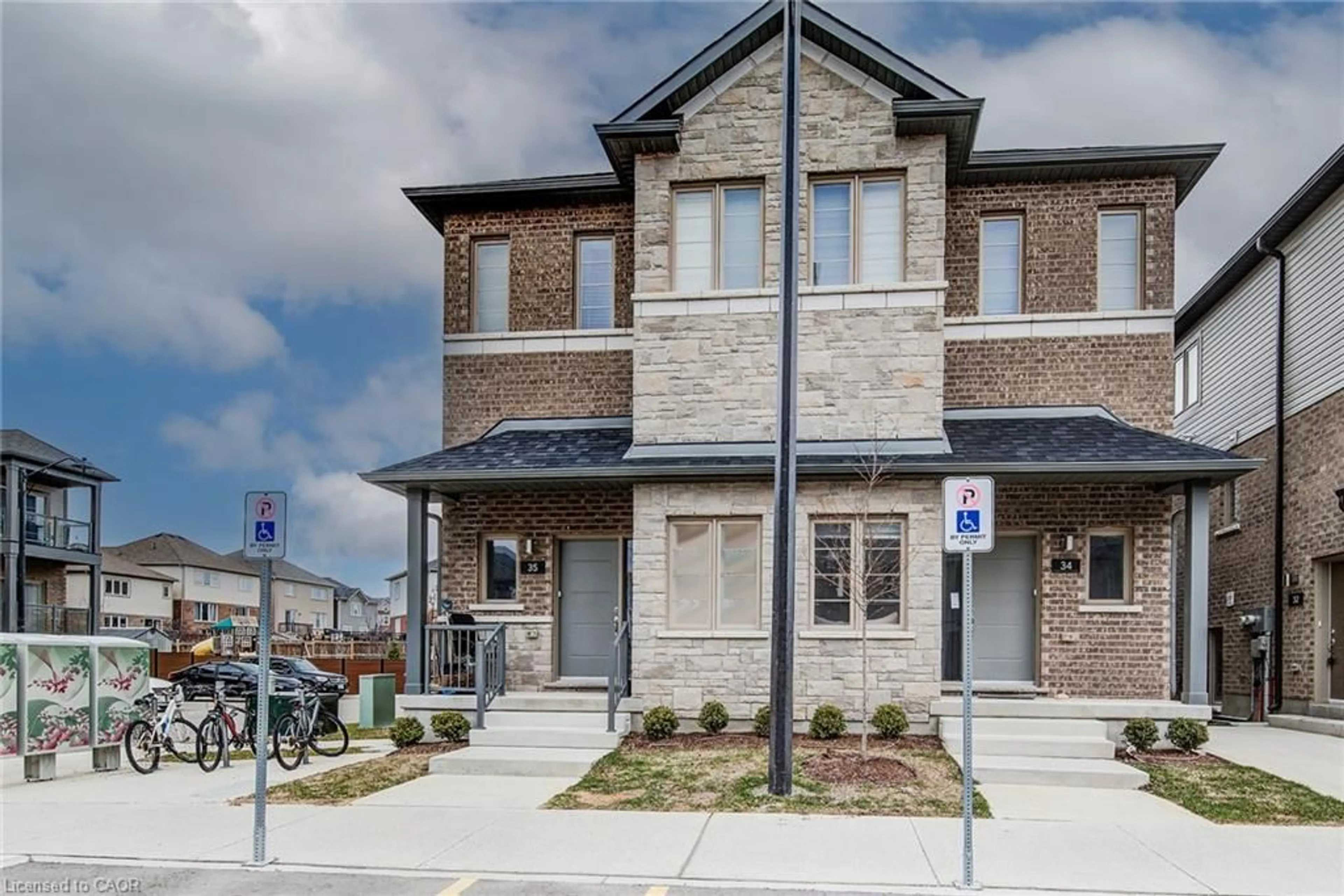 Home with brick exterior material, street for 205 West Oak Trail #35, Kitchener Ontario N2R 0R9