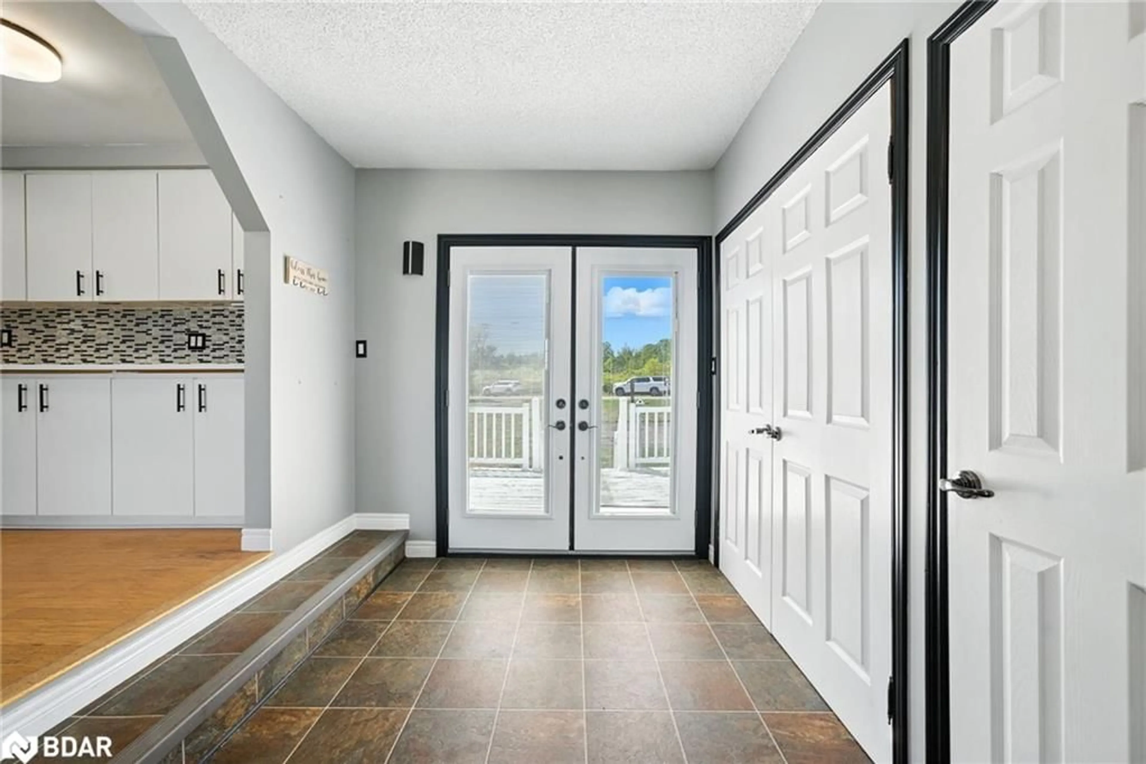 Indoor entryway for 128 Pearns Rd, Fenelon Falls Ontario K0M 1N0