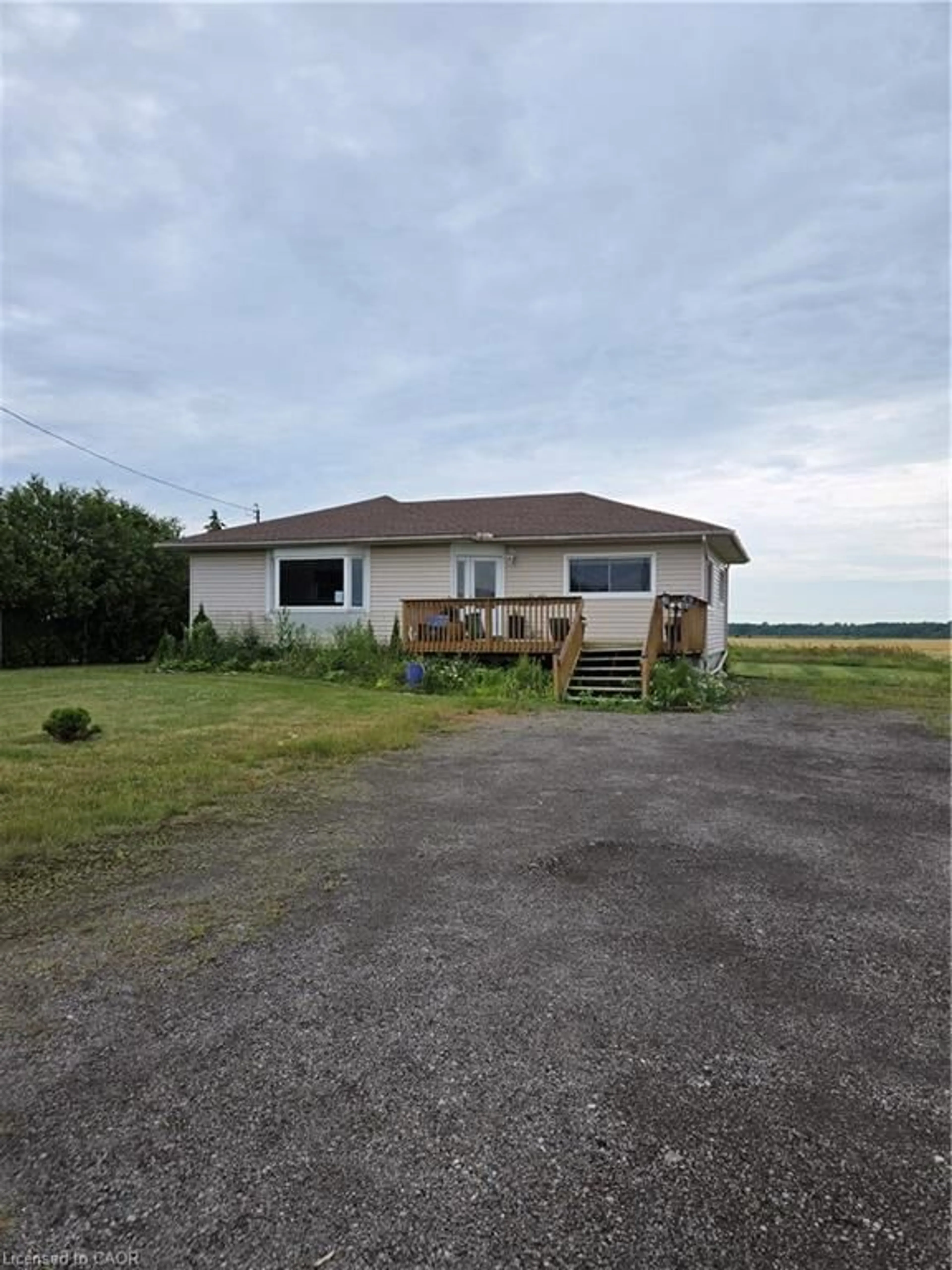 A pic from outside/outdoor area/front of a property/back of a property/a pic from drone, unknown for 9382 Silver St, Caistor Centre Ontario L0R 1E0