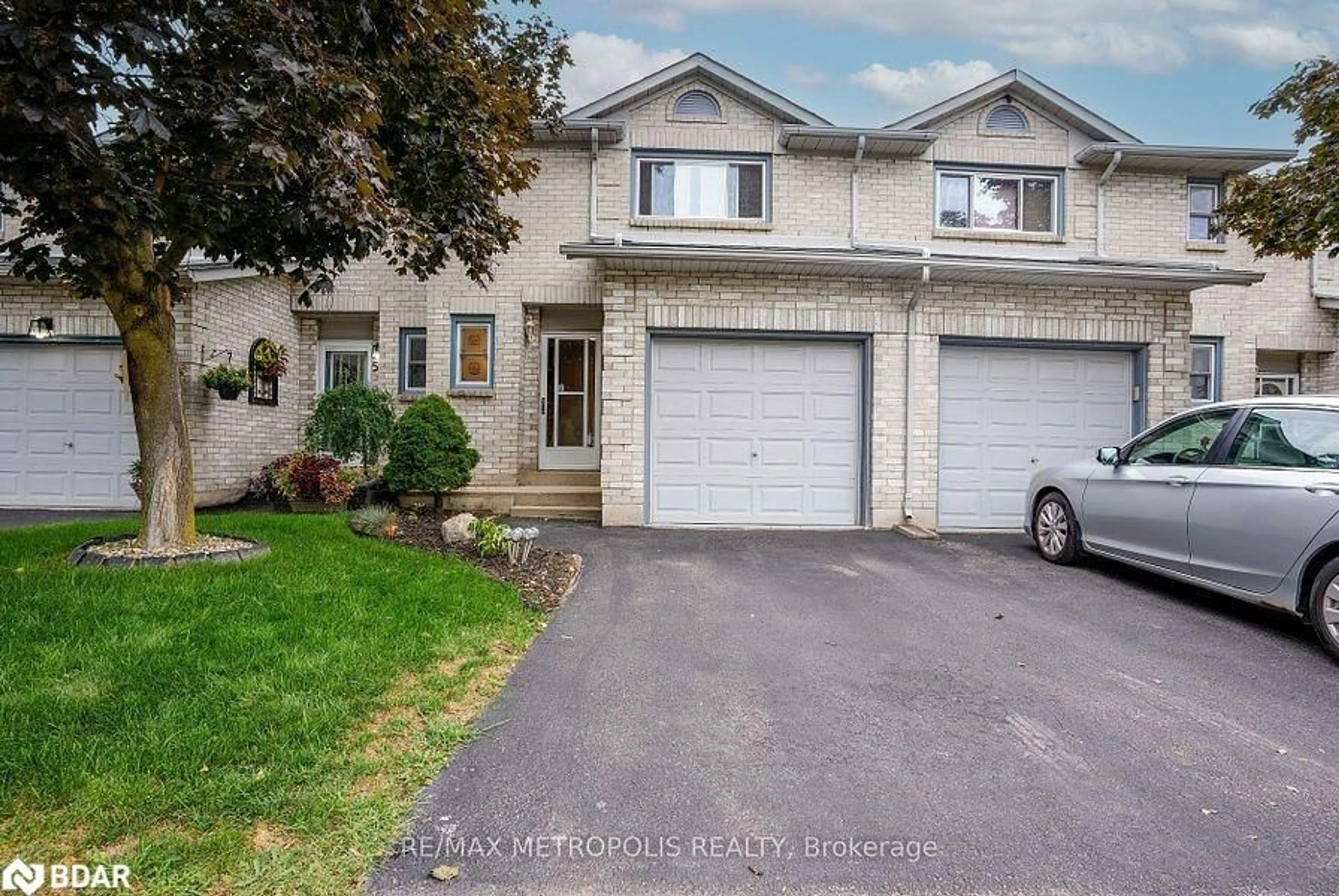 A pic from outside/outdoor area/front of a property/back of a property/a pic from drone, street for 2 Royalwood Crt #59, Stoney Creek Ontario L8E 4Z1