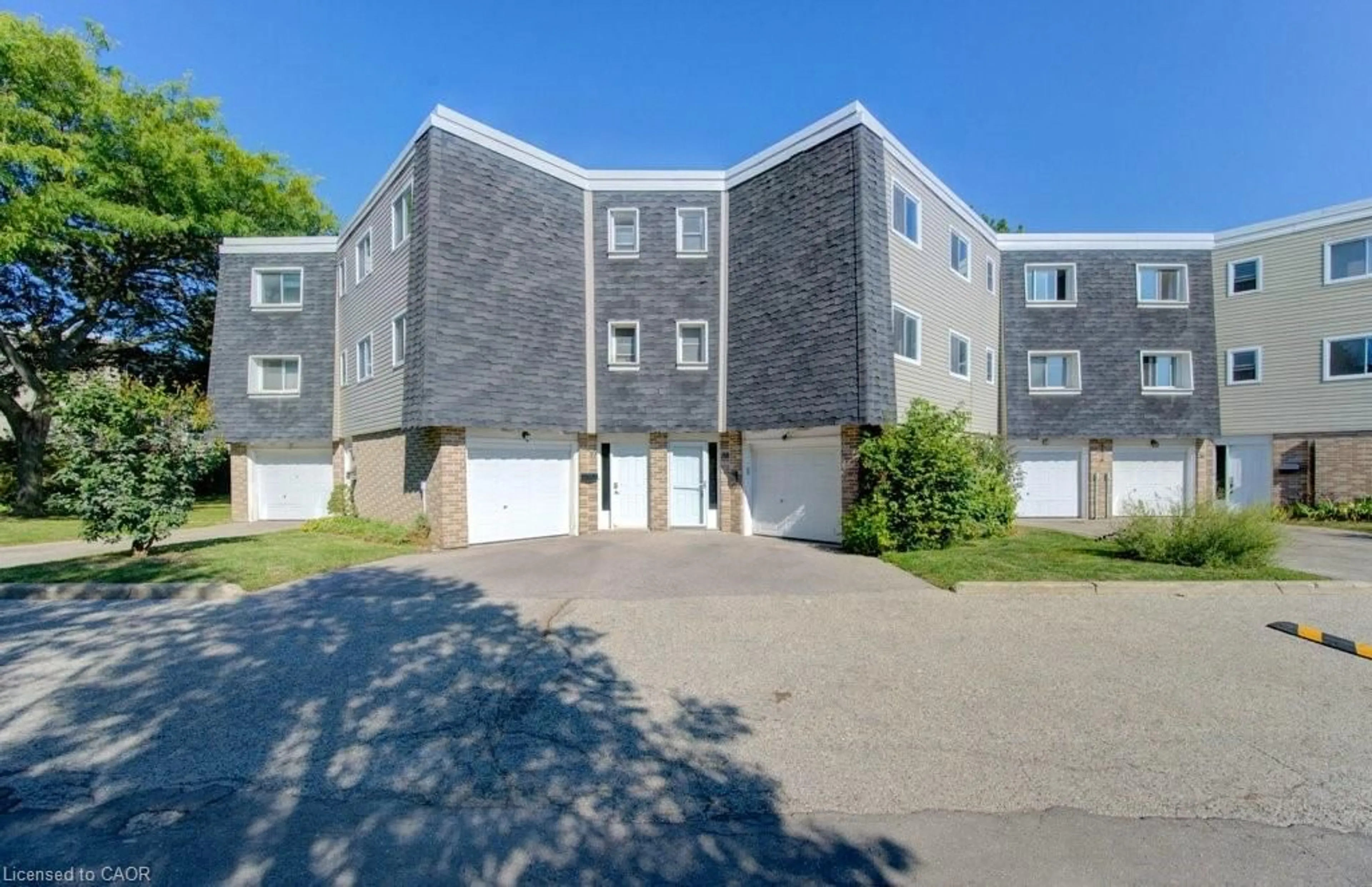 A pic from outside/outdoor area/front of a property/back of a property/a pic from drone, building for 60 Elmsdale Dr #38, Kitchener Ontario N2E 2G4