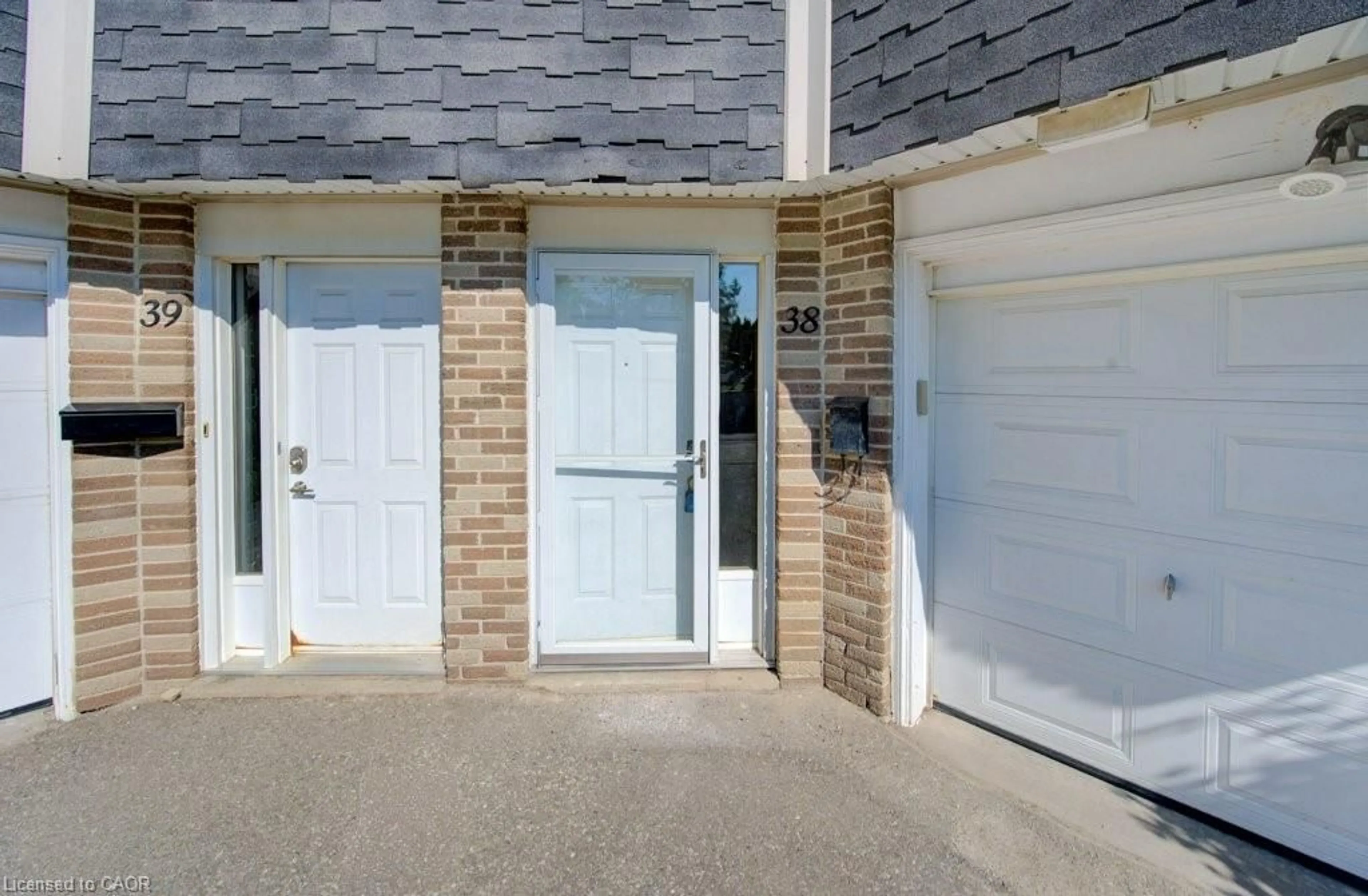 Indoor entryway for 60 Elmsdale Dr #38, Kitchener Ontario N2E 2G4