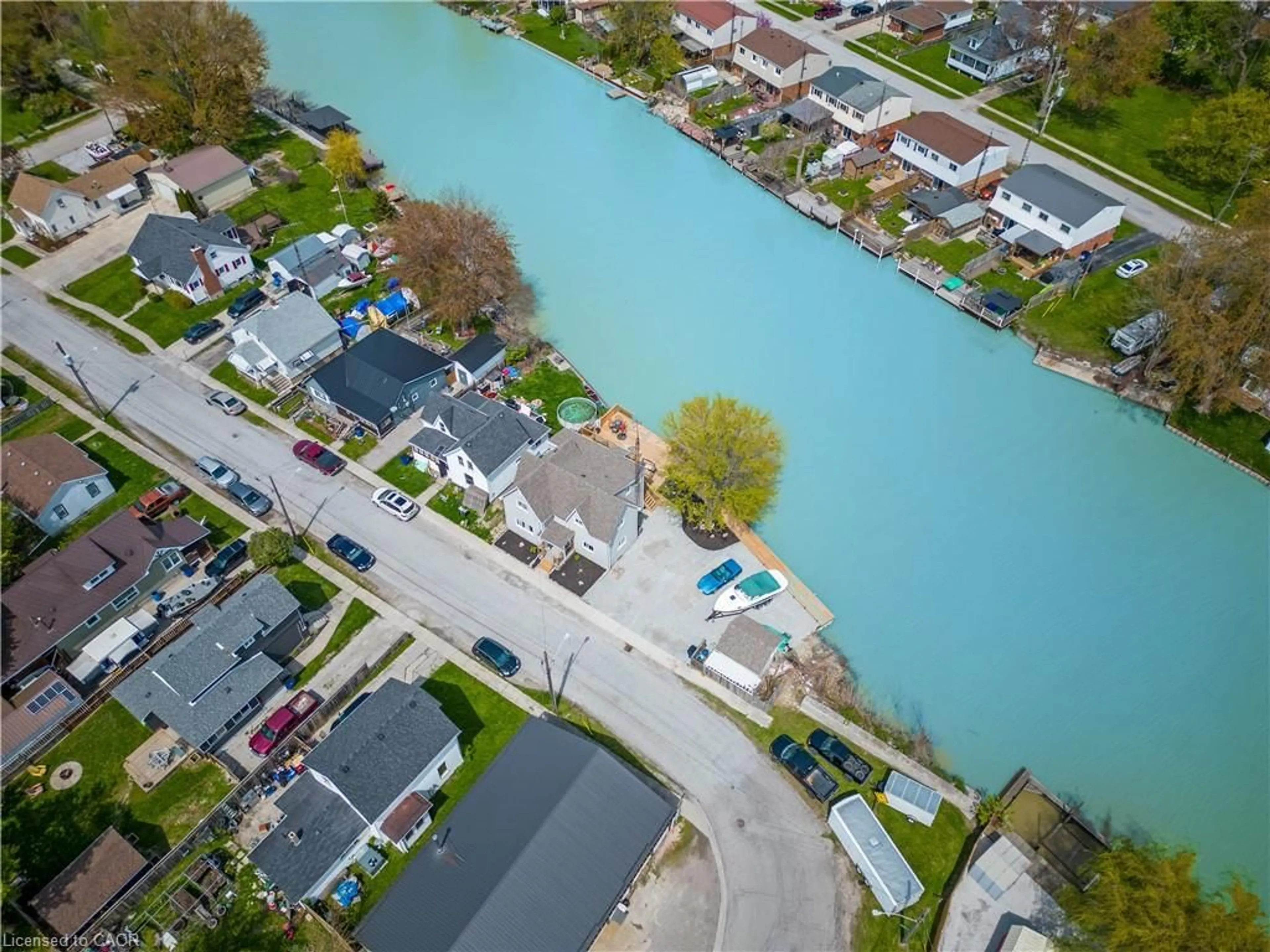 A pic from outside/outdoor area/front of a property/back of a property/a pic from drone, water/lake/river/ocean view for 310 Emily St, Wallaceburg Ontario N8A 4K3
