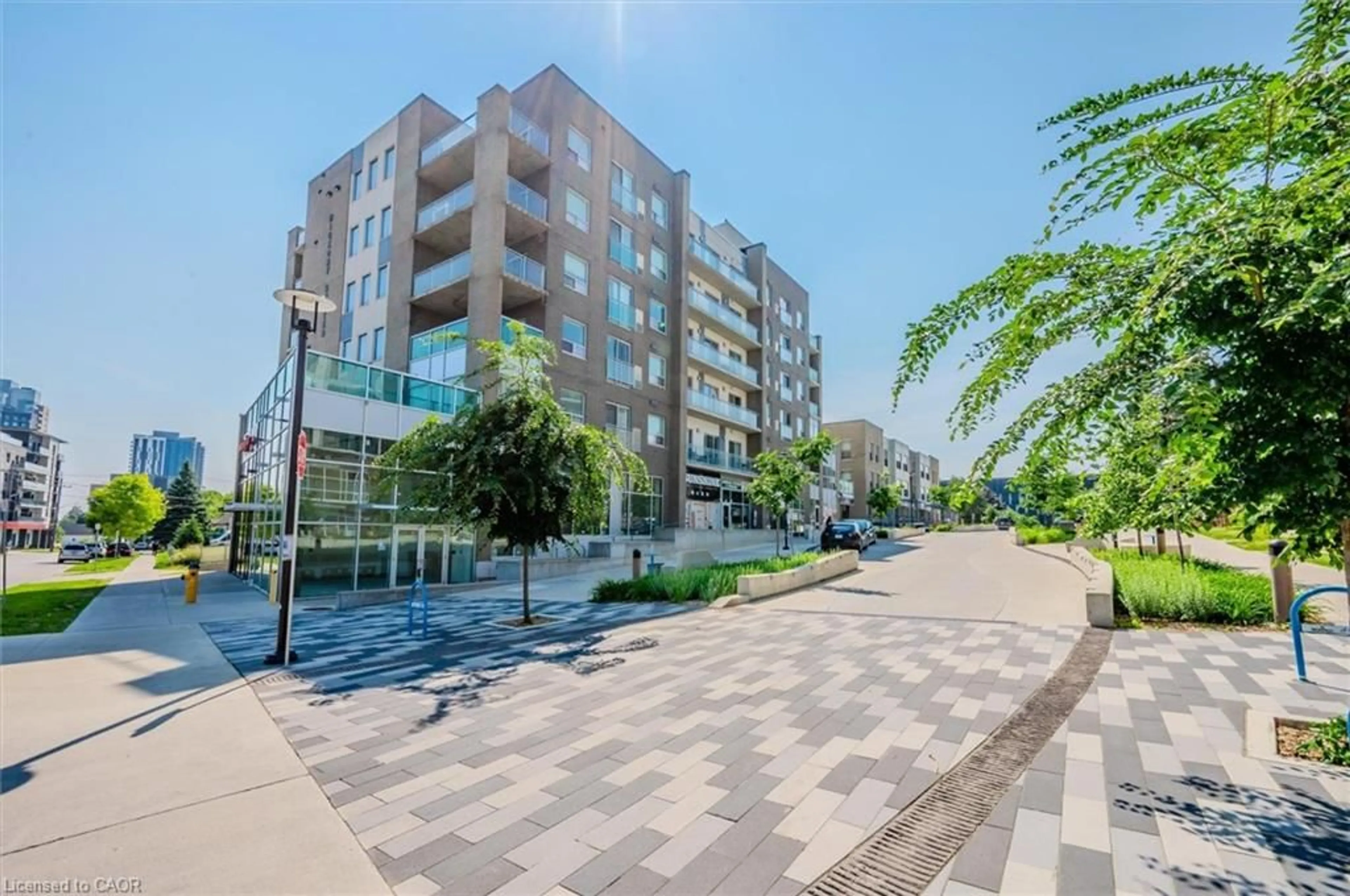 Patio, street for 275 Larch St #F515, Waterloo Ontario N2L 0J3