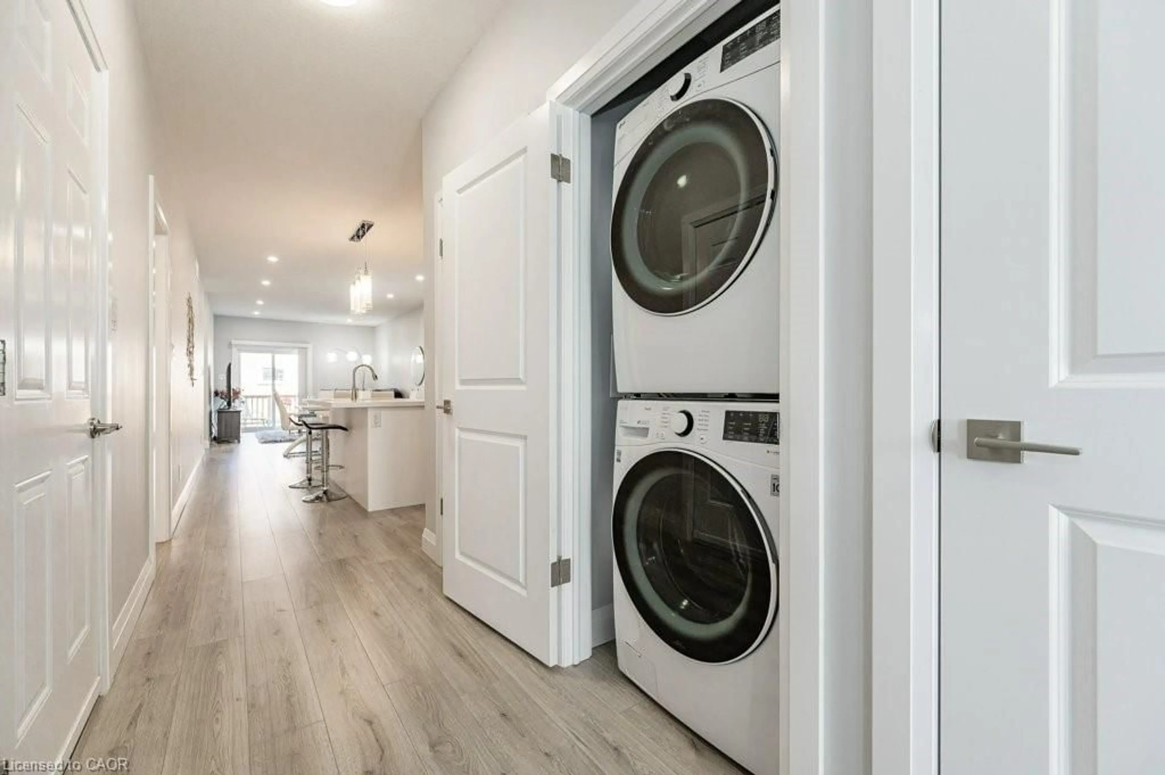 Laundry room for 204 Fifth Ave, Kitchener Ontario N2C 1P7