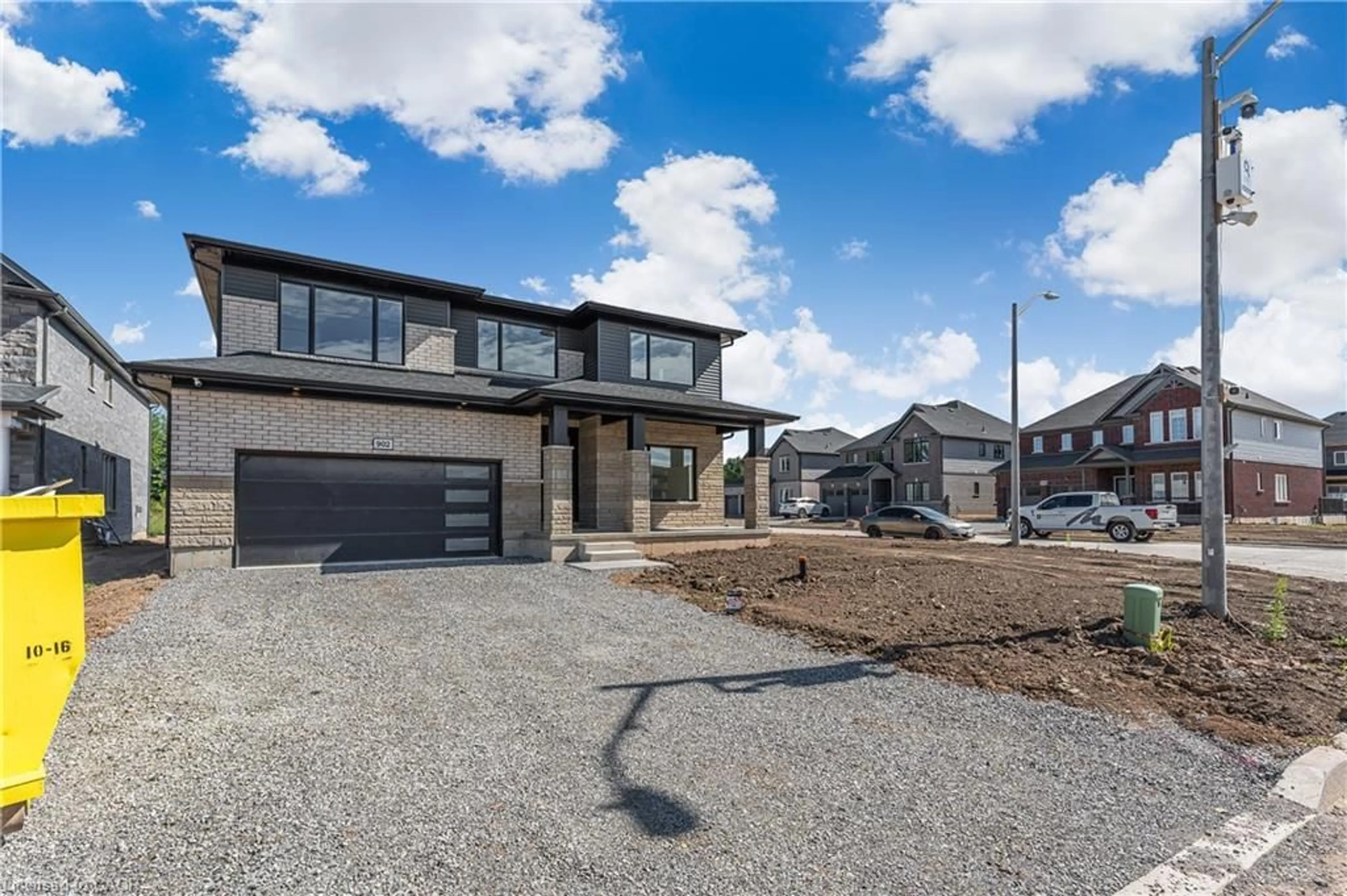 Home with brick exterior material, street for 902 Rutherford Ave, Fort Erie Ontario L2A 0H3