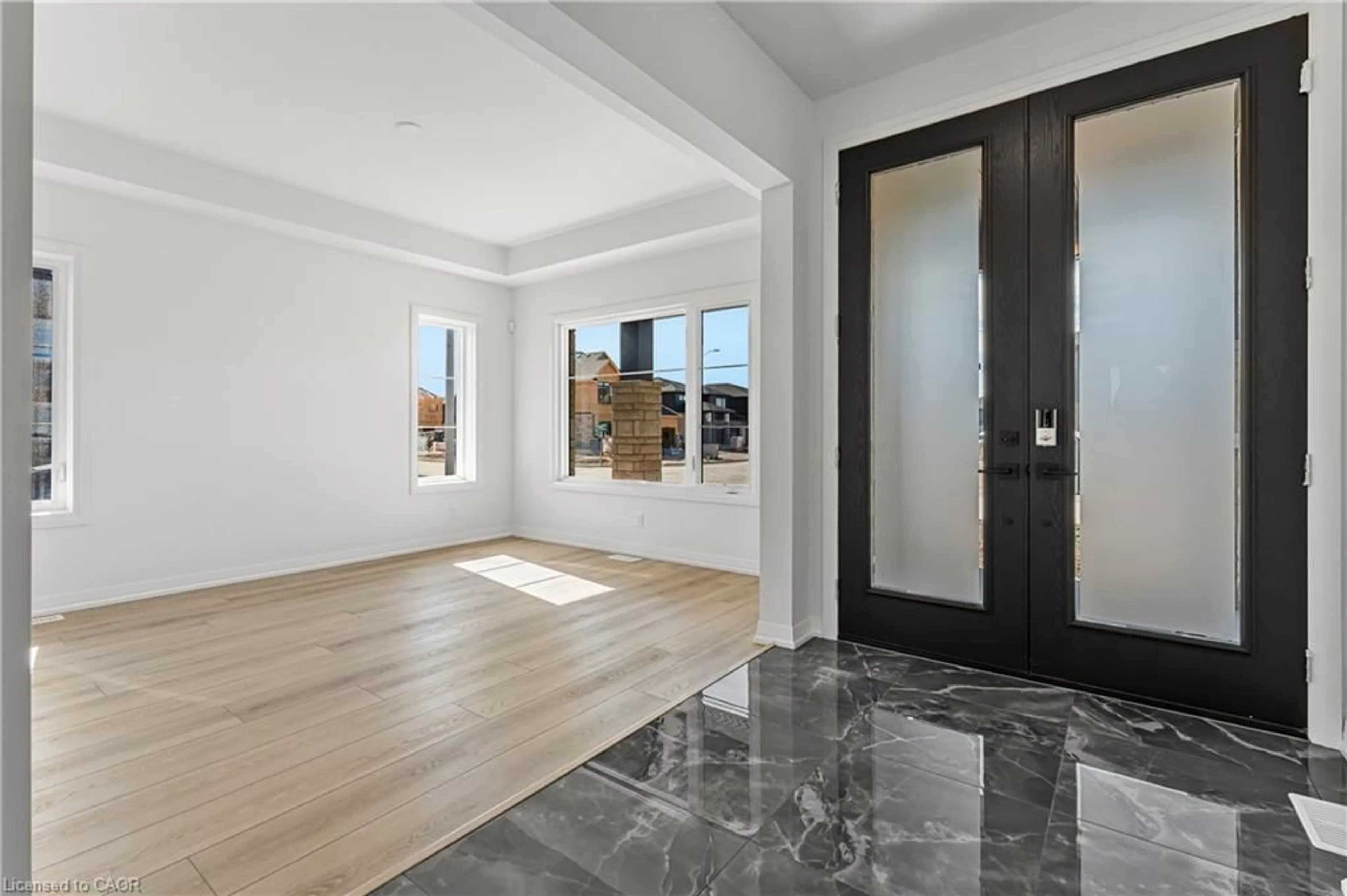 Indoor entryway for 902 Rutherford Ave, Fort Erie Ontario L2A 0H3