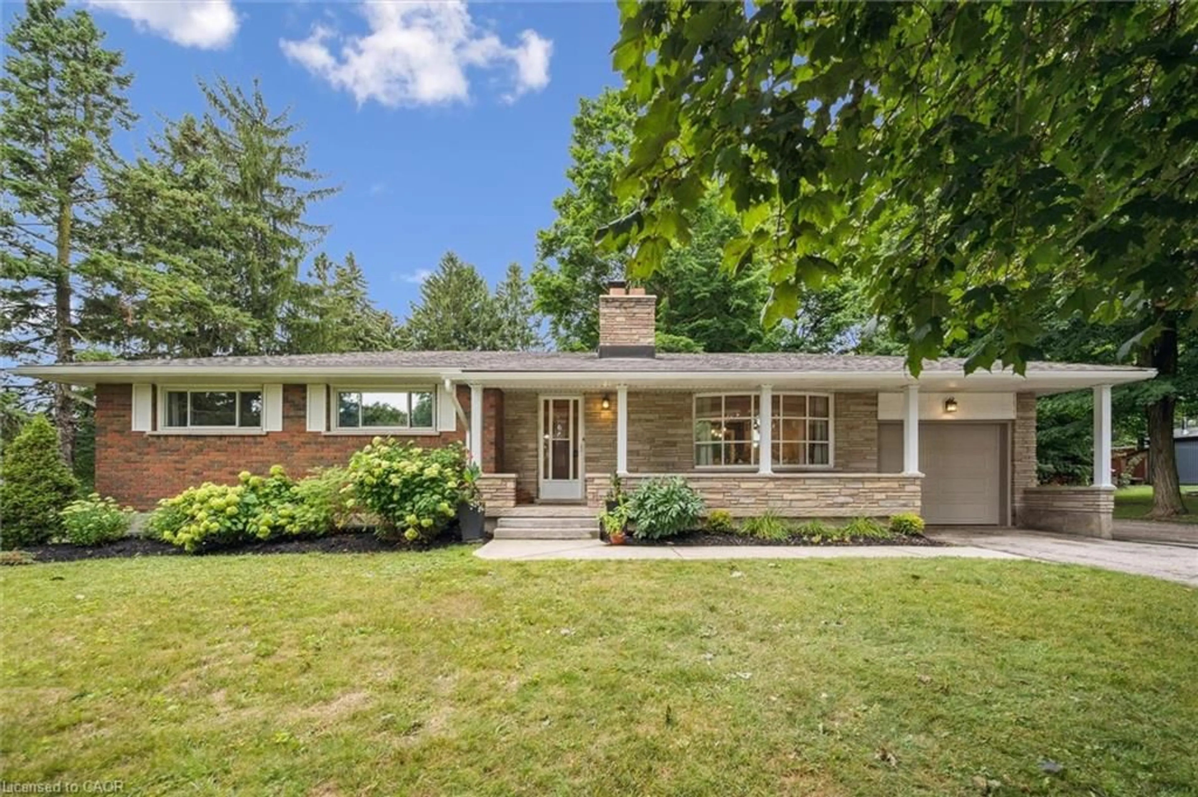 Home with vinyl exterior material, street for 348 Colborne St, Elora Ontario N0B 1S0