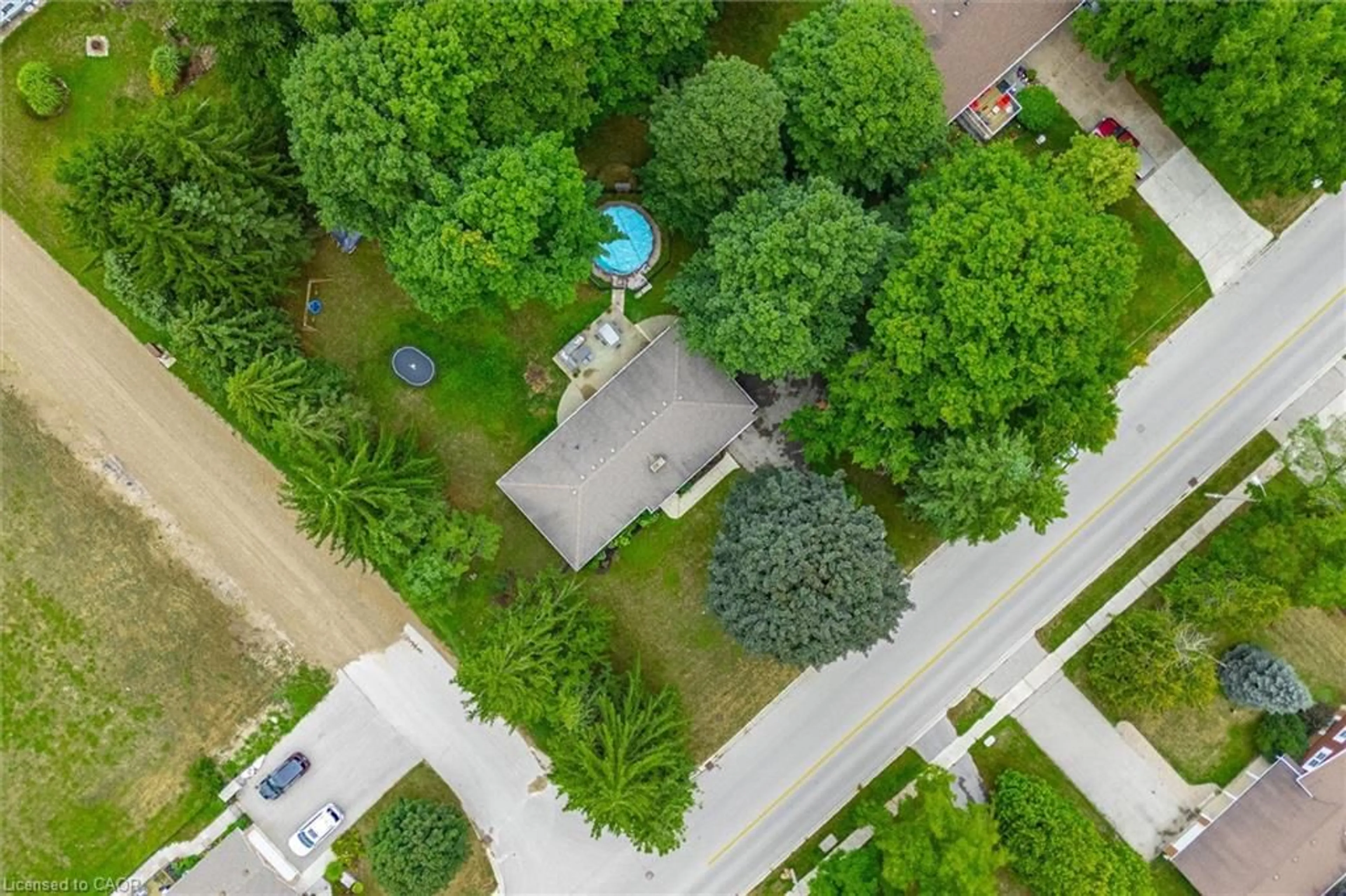 A pic from outside/outdoor area/front of a property/back of a property/a pic from drone, street for 348 Colborne St, Elora Ontario N0B 1S0