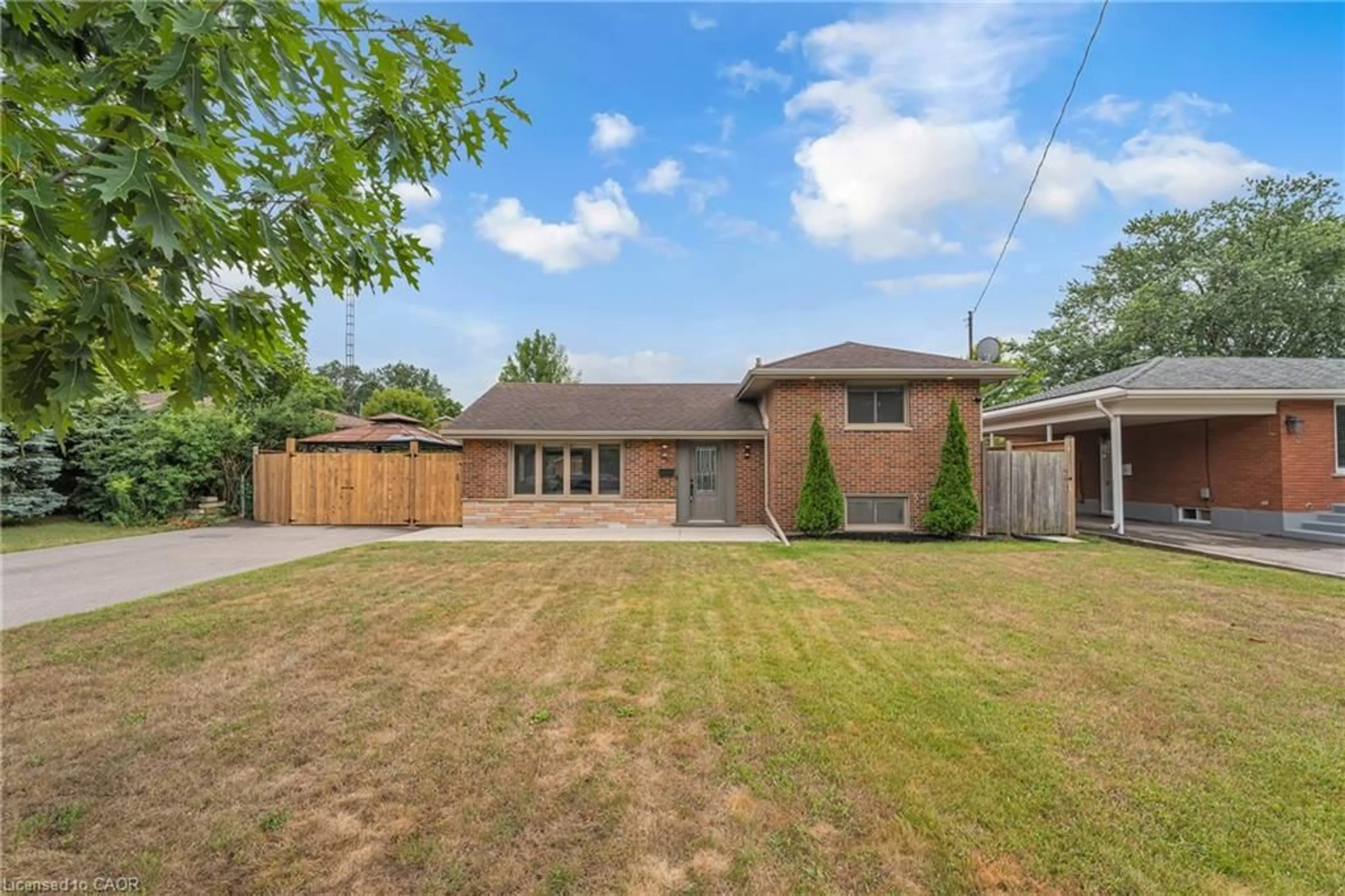 Home with brick exterior material, street for 35 Hickery Pl, Brantford Ontario N3S 3C7