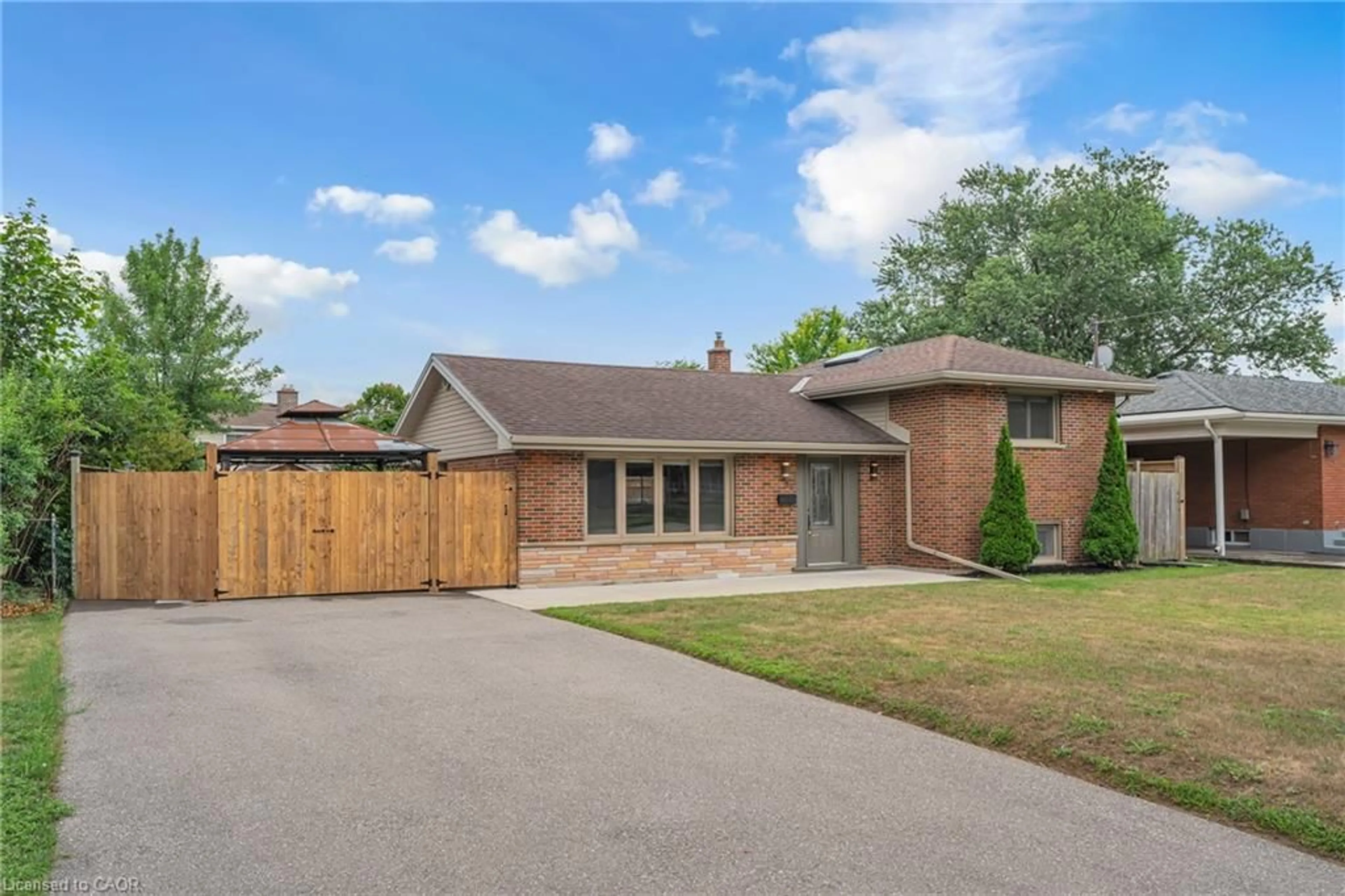 Home with brick exterior material, street for 35 Hickery Pl, Brantford Ontario N3S 3C7