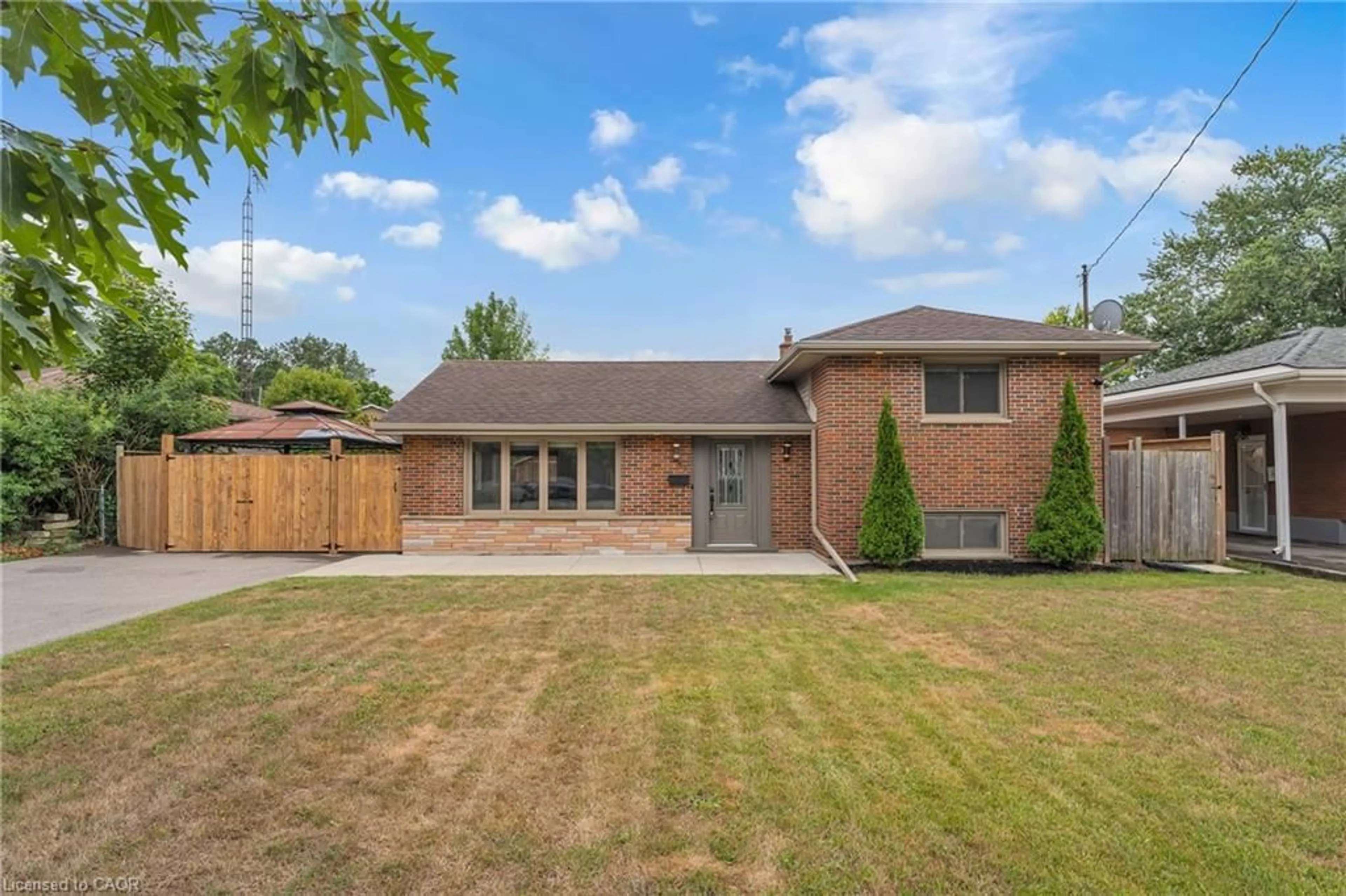 Home with brick exterior material, street for 35 Hickery Pl, Brantford Ontario N3S 3C7