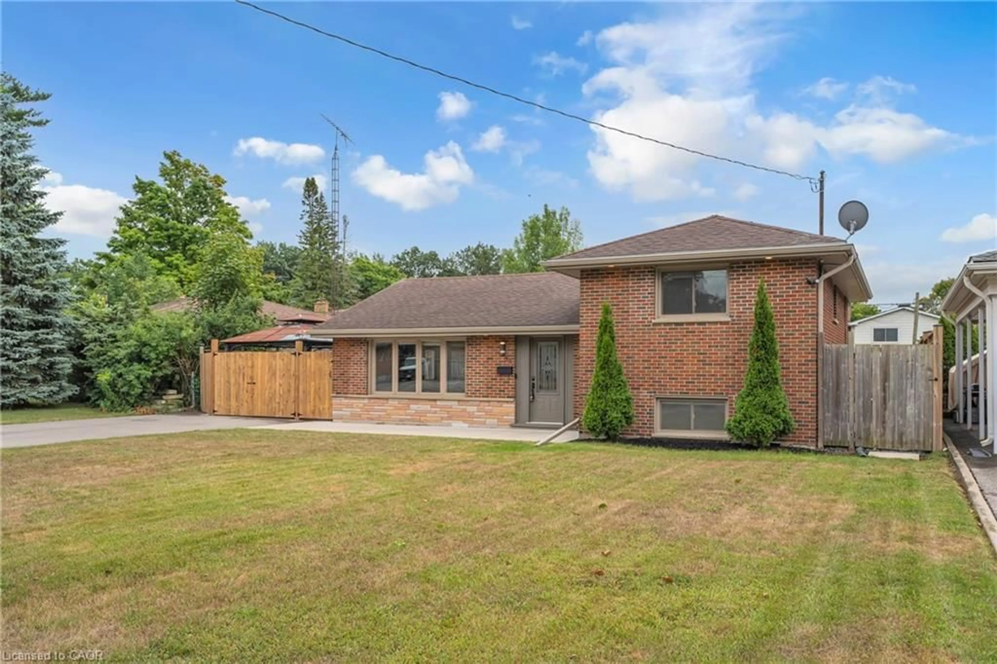 Home with brick exterior material, street for 35 Hickery Pl, Brantford Ontario N3S 3C7