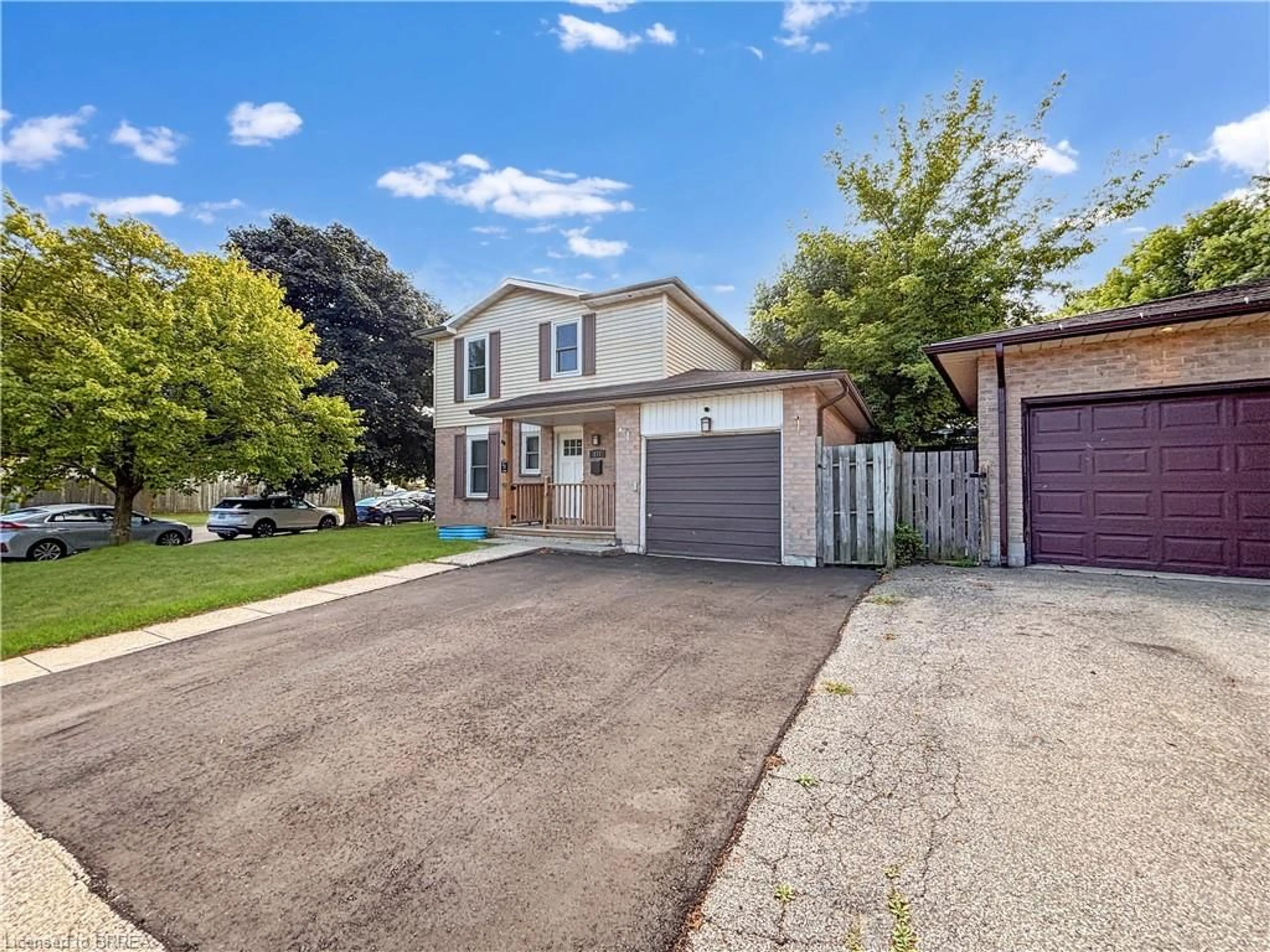 A pic from outside/outdoor area/front of a property/back of a property/a pic from drone, street for 177 Banbury Rd, Brantford Ontario N3R 7V2
