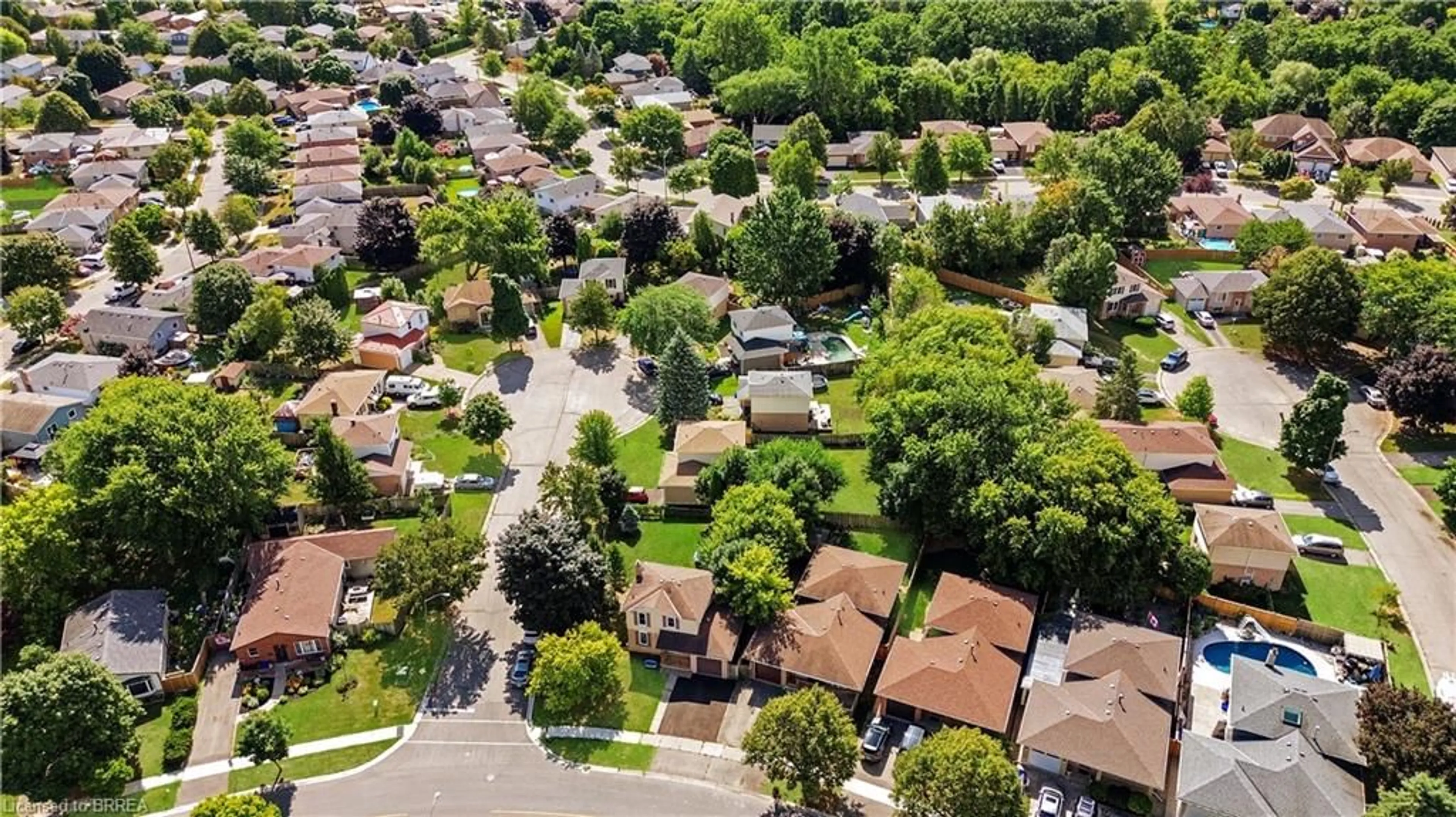 A pic from outside/outdoor area/front of a property/back of a property/a pic from drone, street for 177 Banbury Rd, Brantford Ontario N3R 7V2