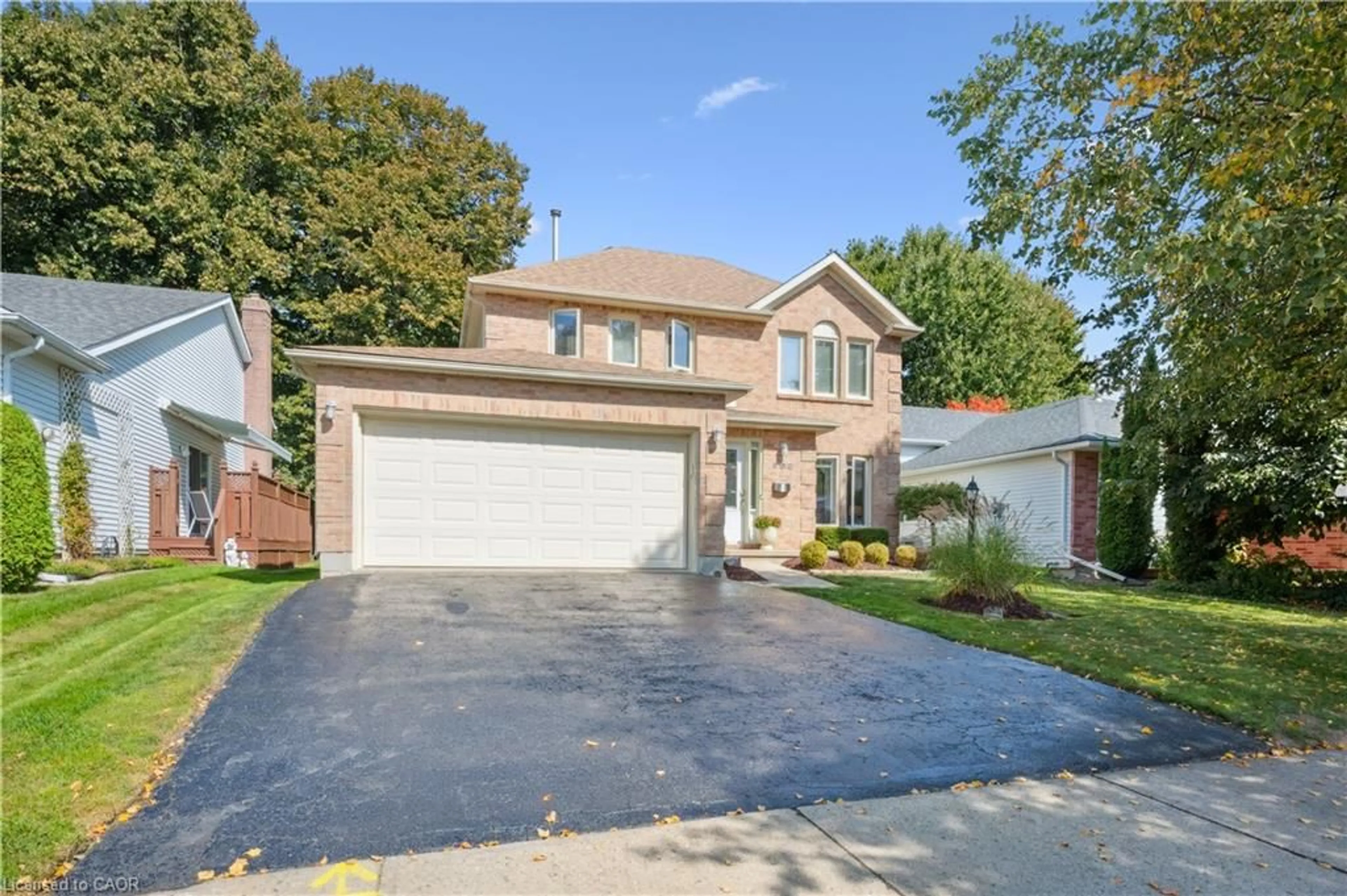 Home with vinyl exterior material, street for 608 Osprey Dr, Waterloo Ontario N2V 2A7