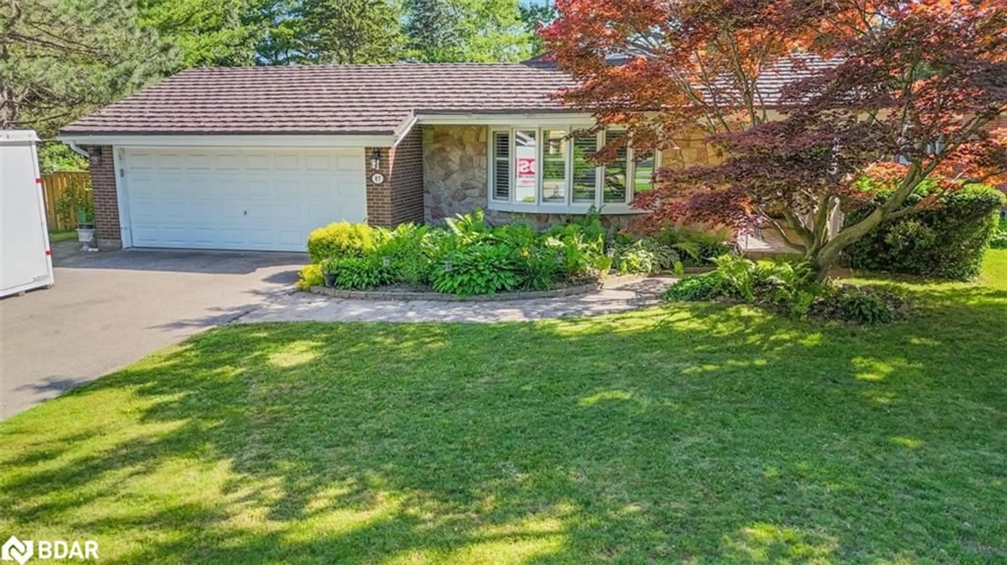 A pic from outside/outdoor area/front of a property/back of a property/a pic from drone, street for 87 Tutela Heights Rd, Brantford Ontario N3T 1A4