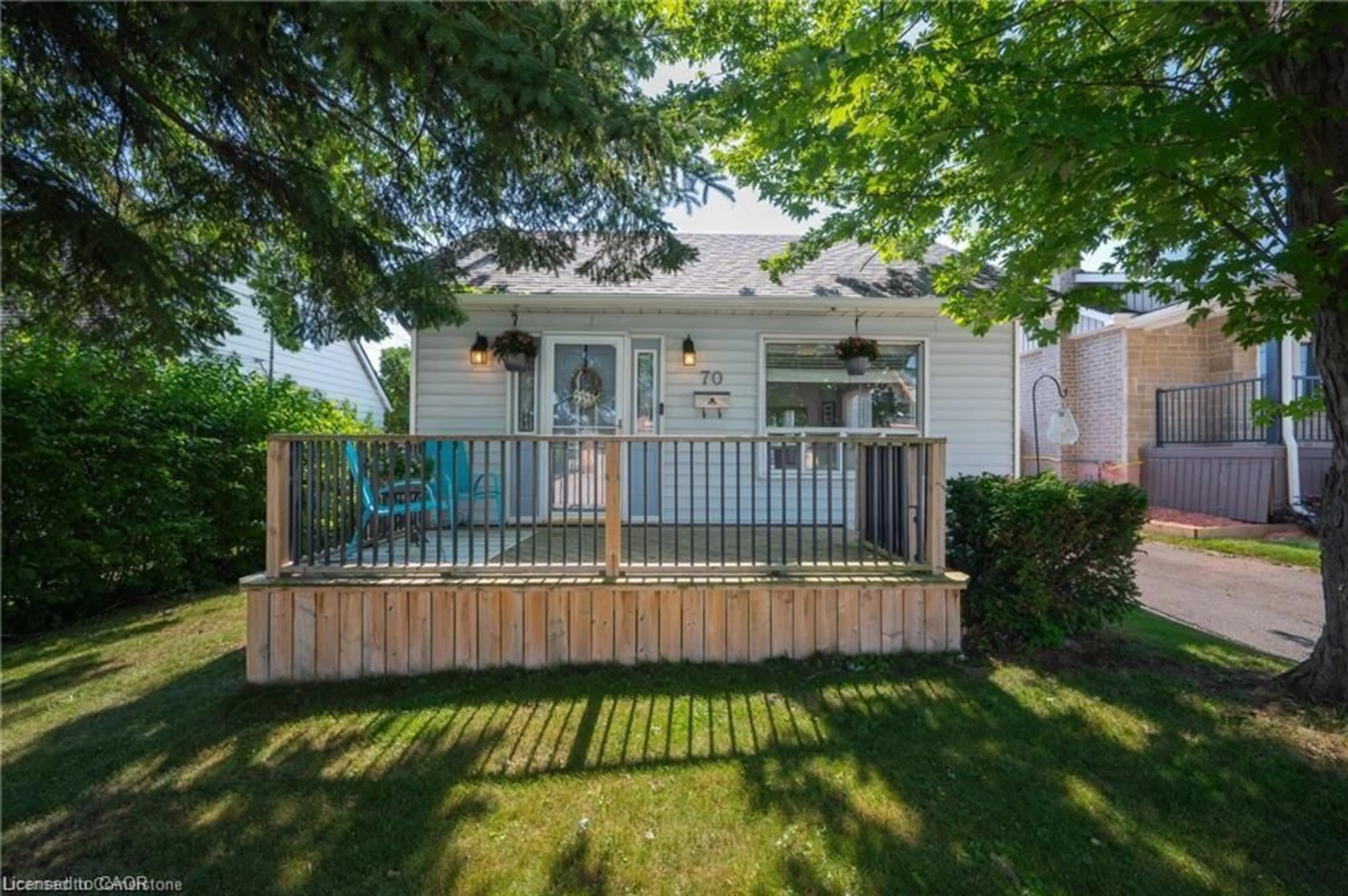 Home with vinyl exterior material, street for 70 Worsley Rd, Stoney Creek Ontario L8E 2G3