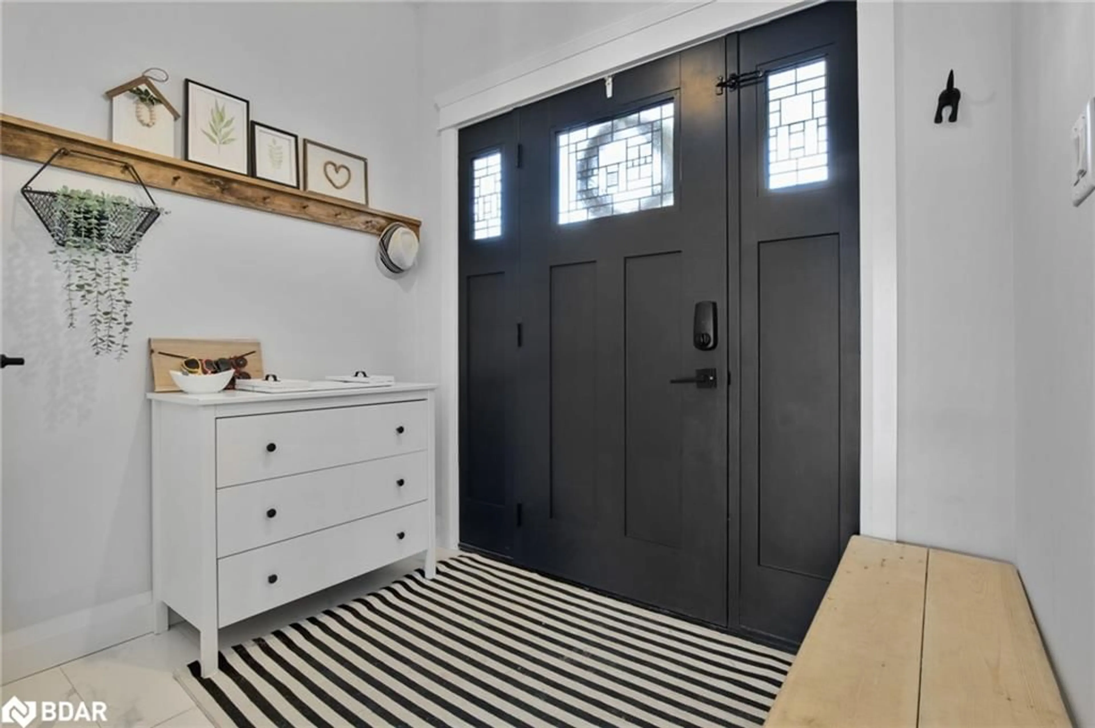 Indoor entryway for 202 Clarence St, Stayner Ontario L0M 1S0