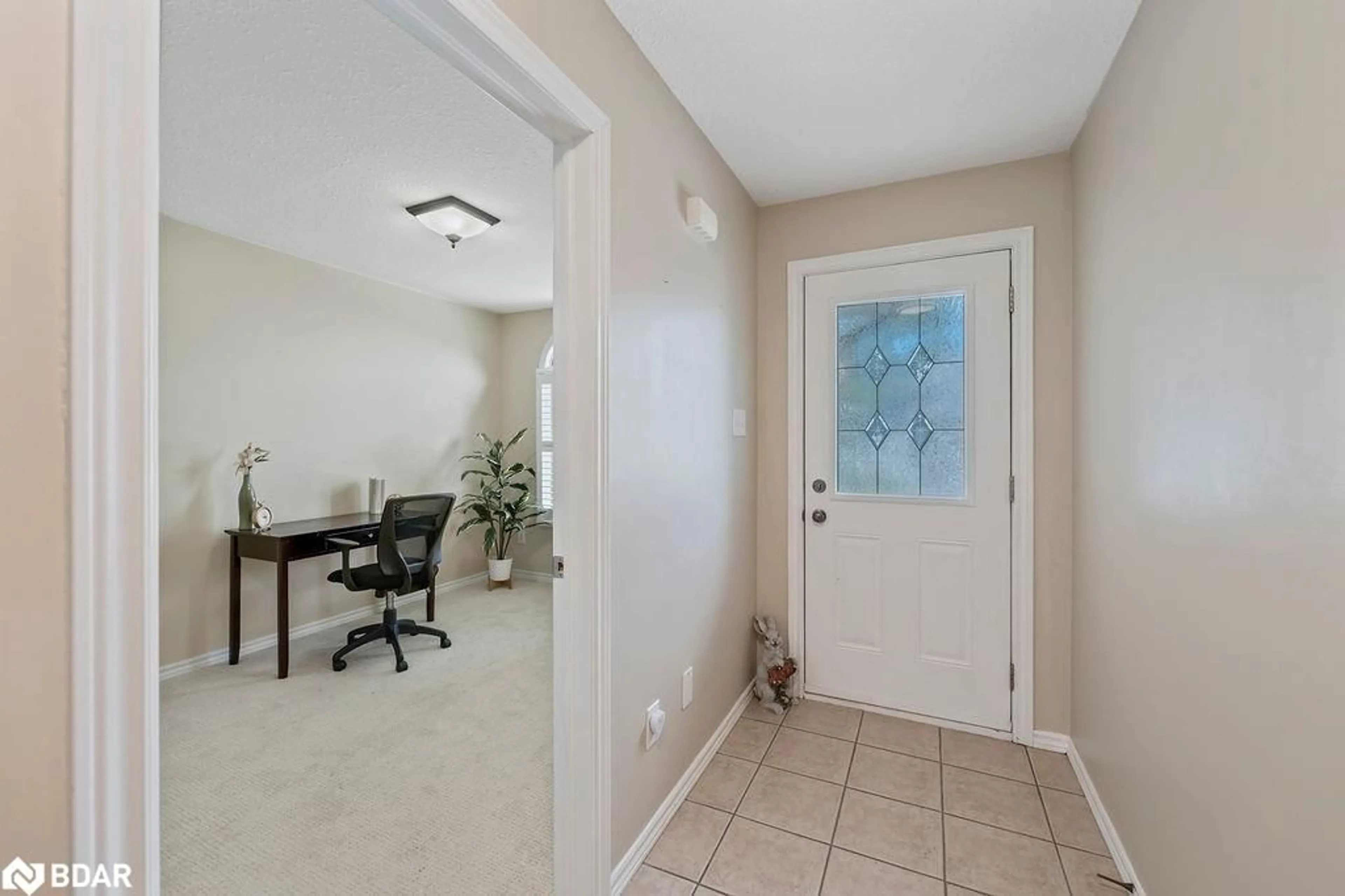 Indoor entryway for 510 Queensway #18, Simcoe Ontario N3Y 4R4