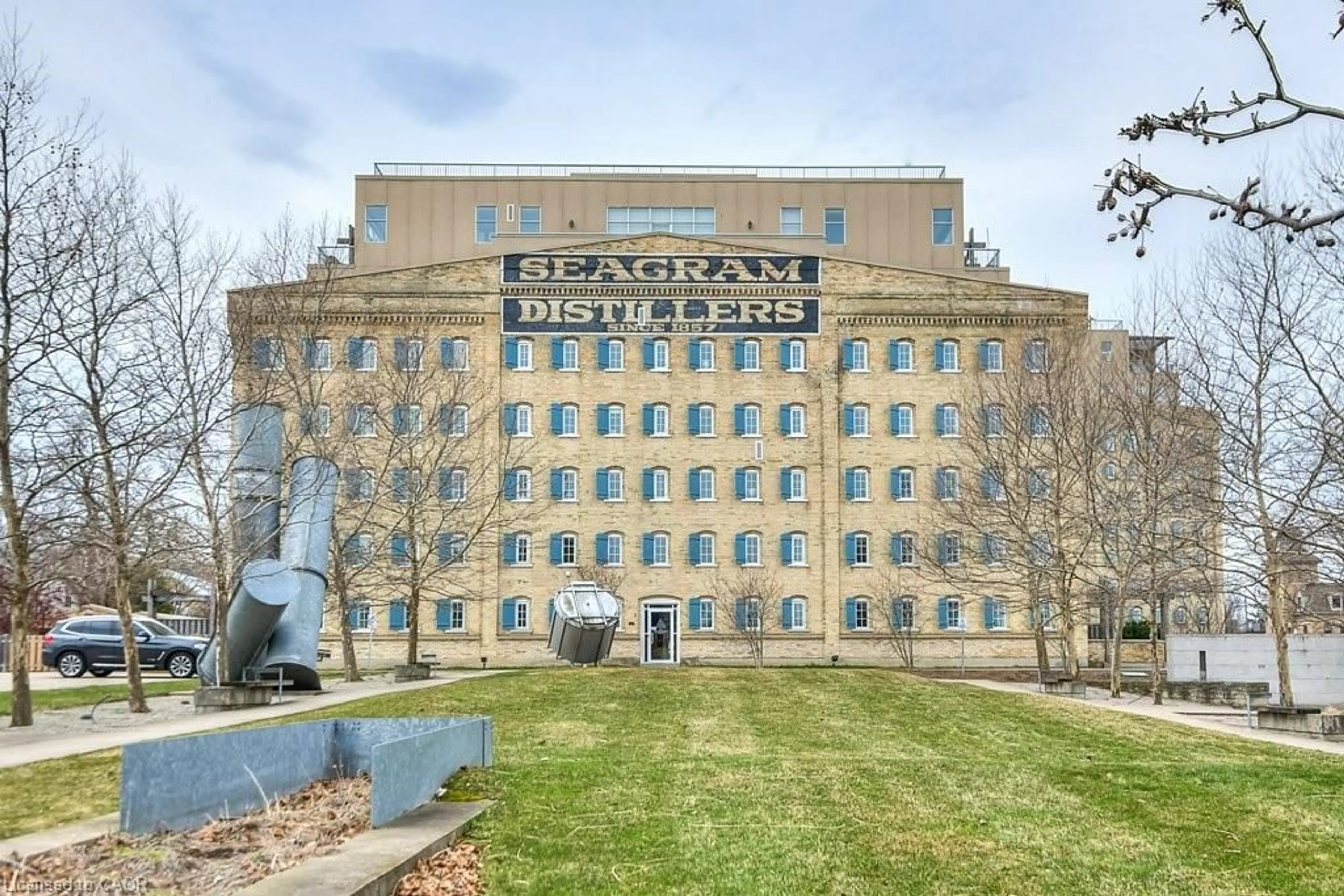 Blurry image for 3 Father David Bauer Dr #202, Waterloo Ontario N2L 6M1