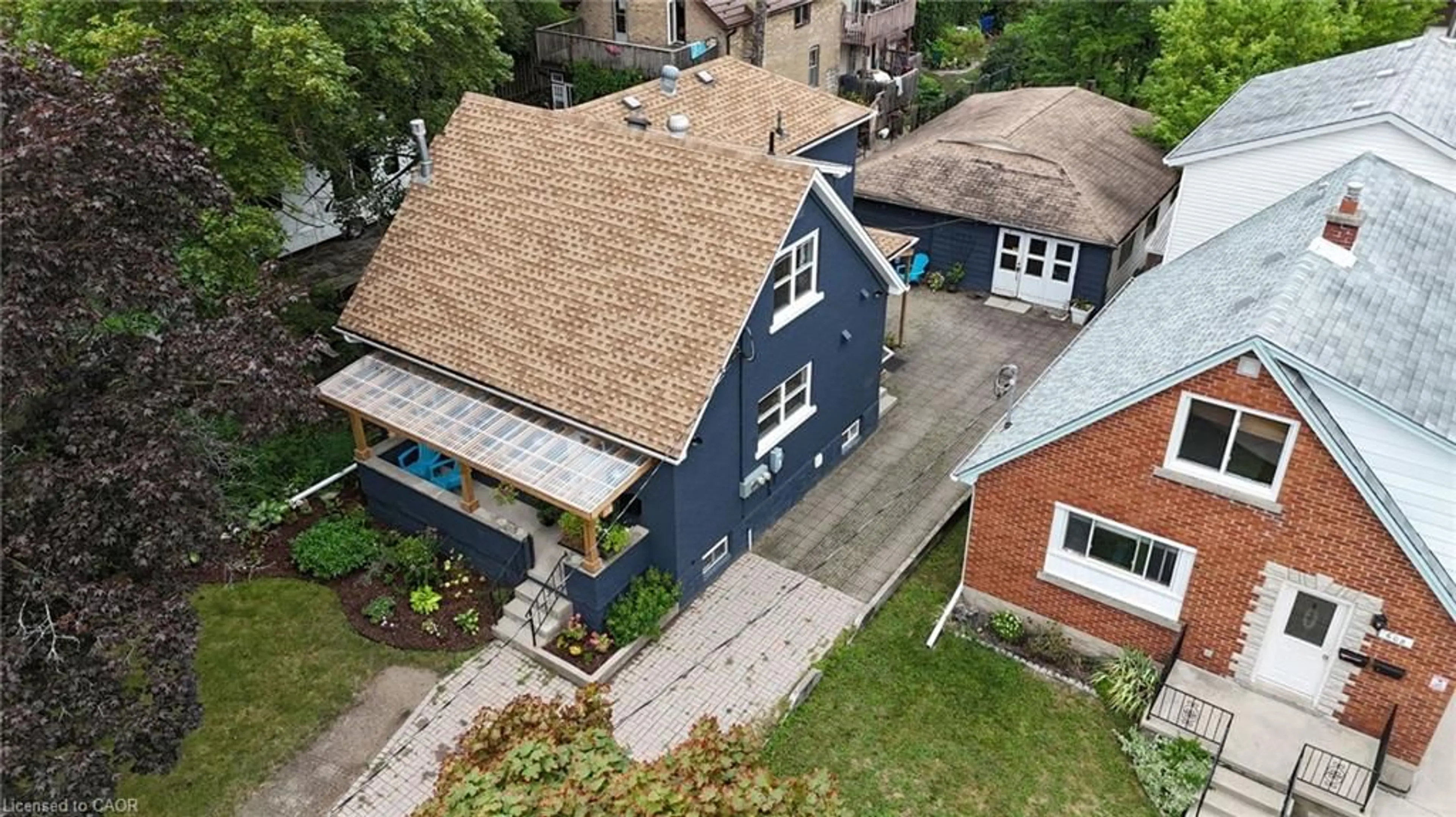 A pic from outside/outdoor area/front of a property/back of a property/a pic from drone, street for 604 Guelph St, Kitchener Ontario N2H 5Y6