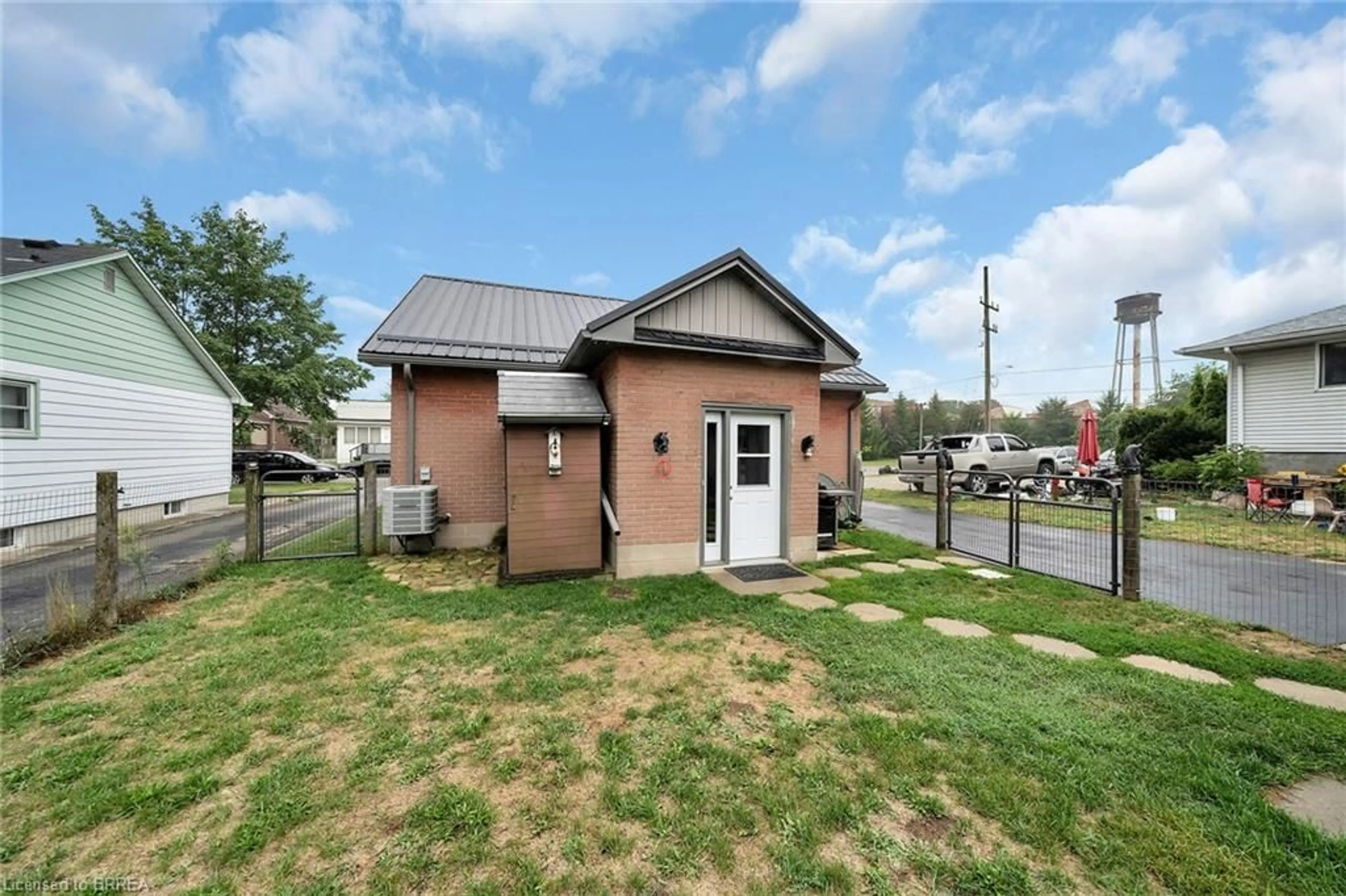 Unknown for 205 Crysler St, Delhi Ontario N4B 1H9