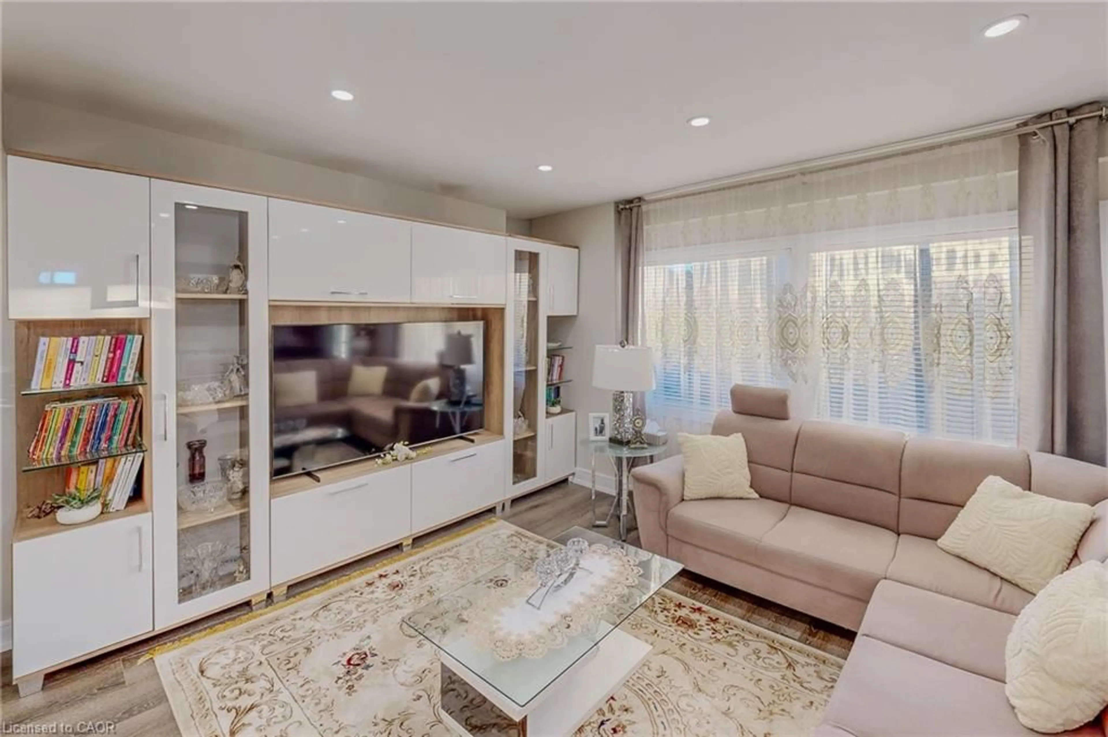 Living room with furniture, unknown for 4456 Sixth Ave, Niagara Falls Ontario L2E 4T1