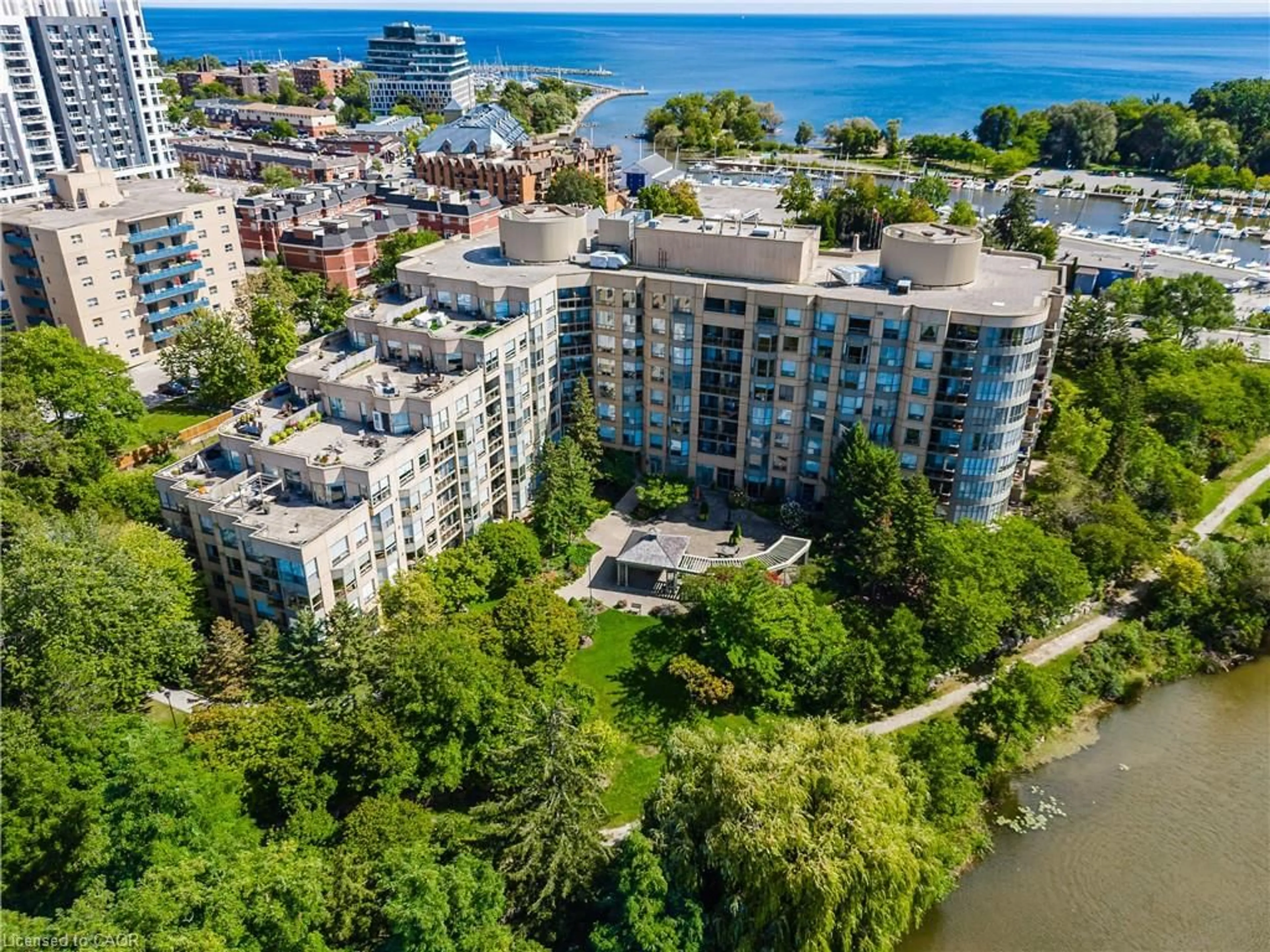 A pic from outside/outdoor area/front of a property/back of a property/a pic from drone, city buildings view from balcony for 2511 Lakeshore Rd #805, Oakville Ontario L6L 6L9