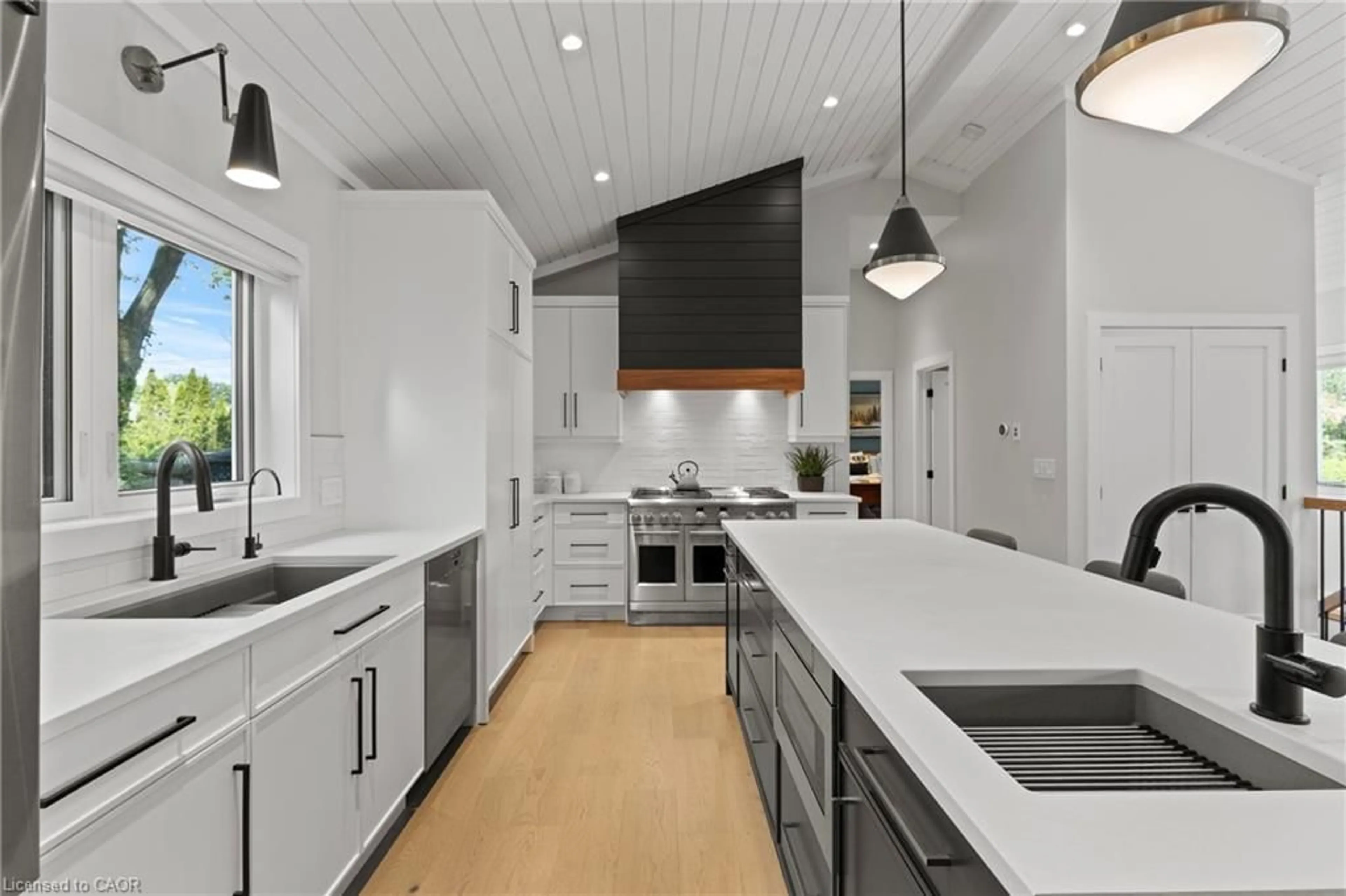 Contemporary kitchen, unknown for 3886 Glenview Dr, Lincoln Ontario L0R 1C0