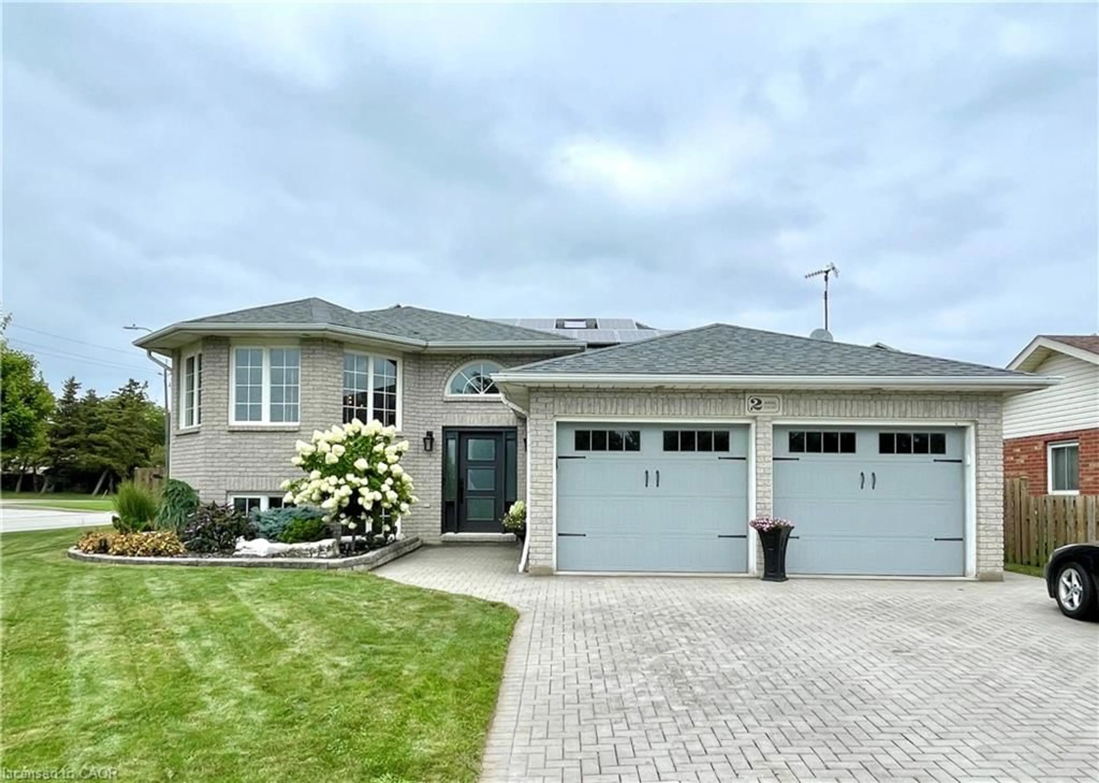 Home with vinyl exterior material, street for 2 Angel Crt, Kingsville Ontario N9Y 3Z4