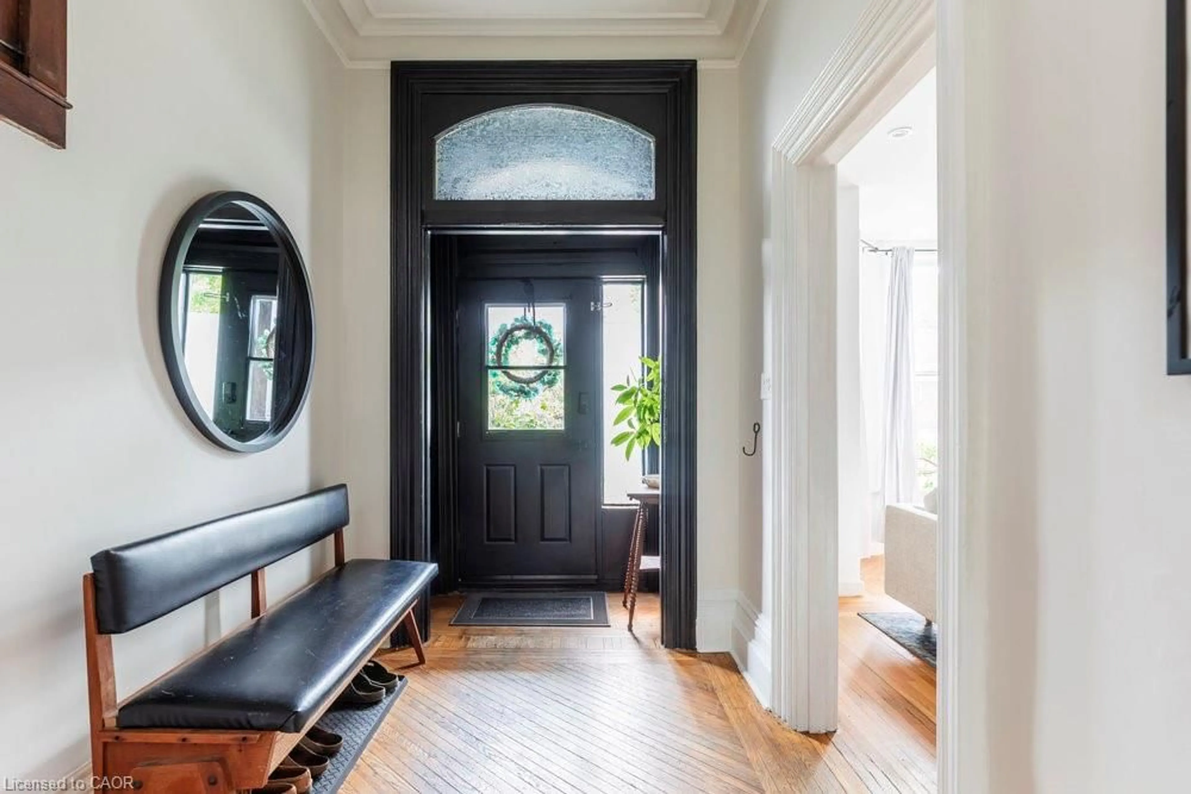Indoor entryway for 115 Locke St, Hamilton Ontario L8R 3A7