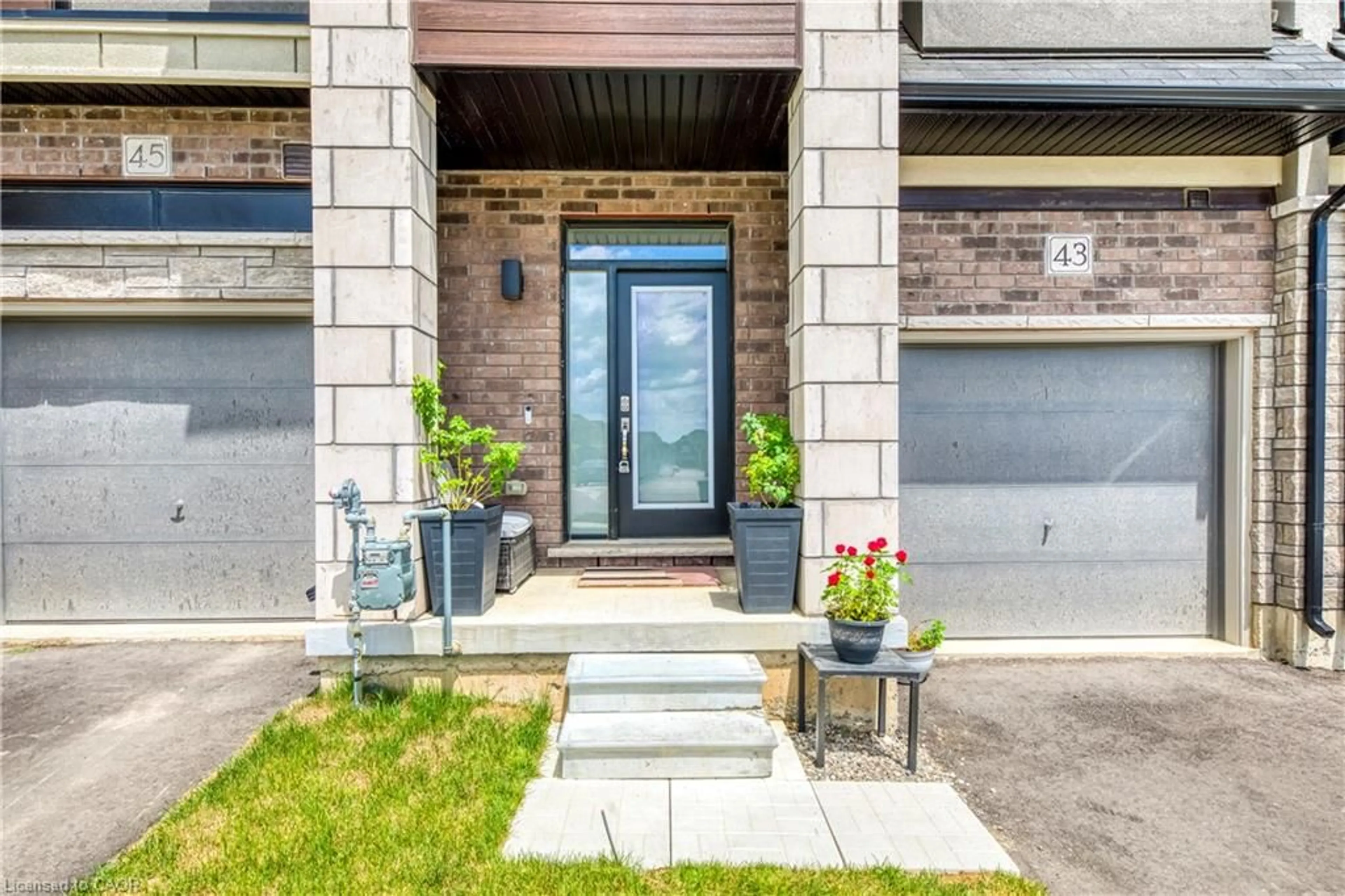 Indoor entryway for 43 George Brier Dr, Paris Ontario N3L 0L8