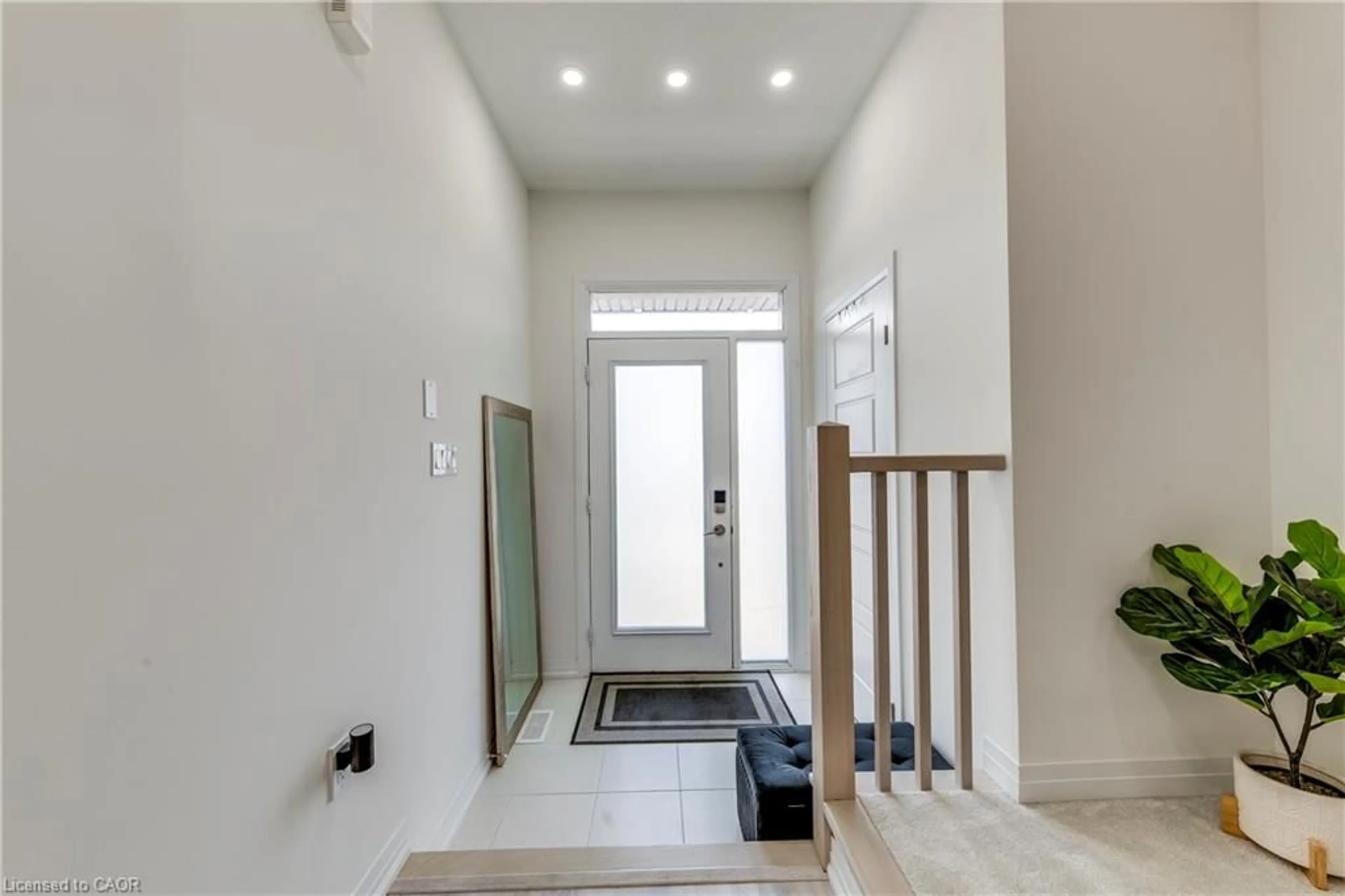 Indoor foyer for 43 George Brier Dr, Paris Ontario N3L 0L8