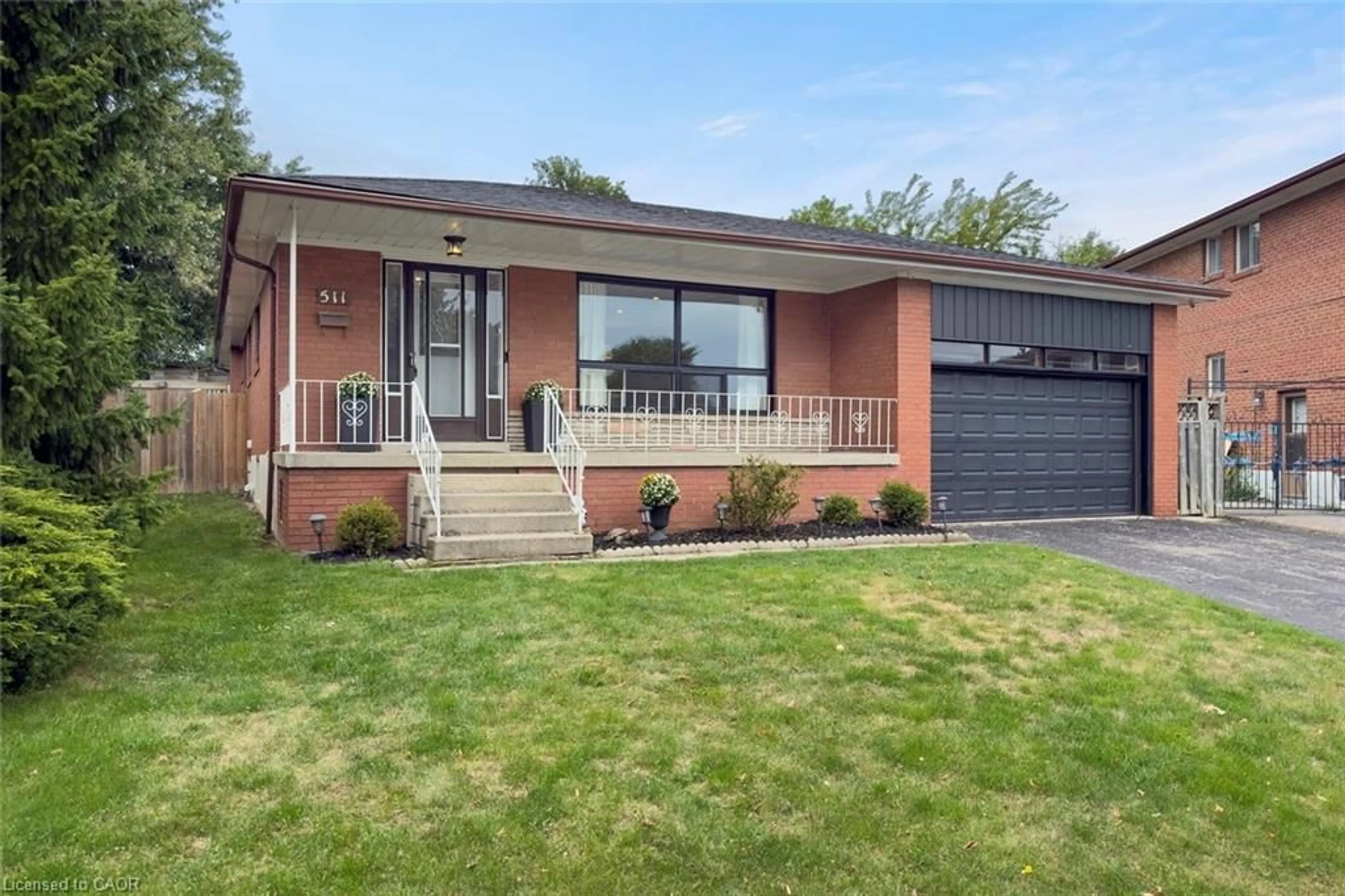 Home with brick exterior material, street for 511 Ettridge Crt, Mississauga Ontario L5G 1W7
