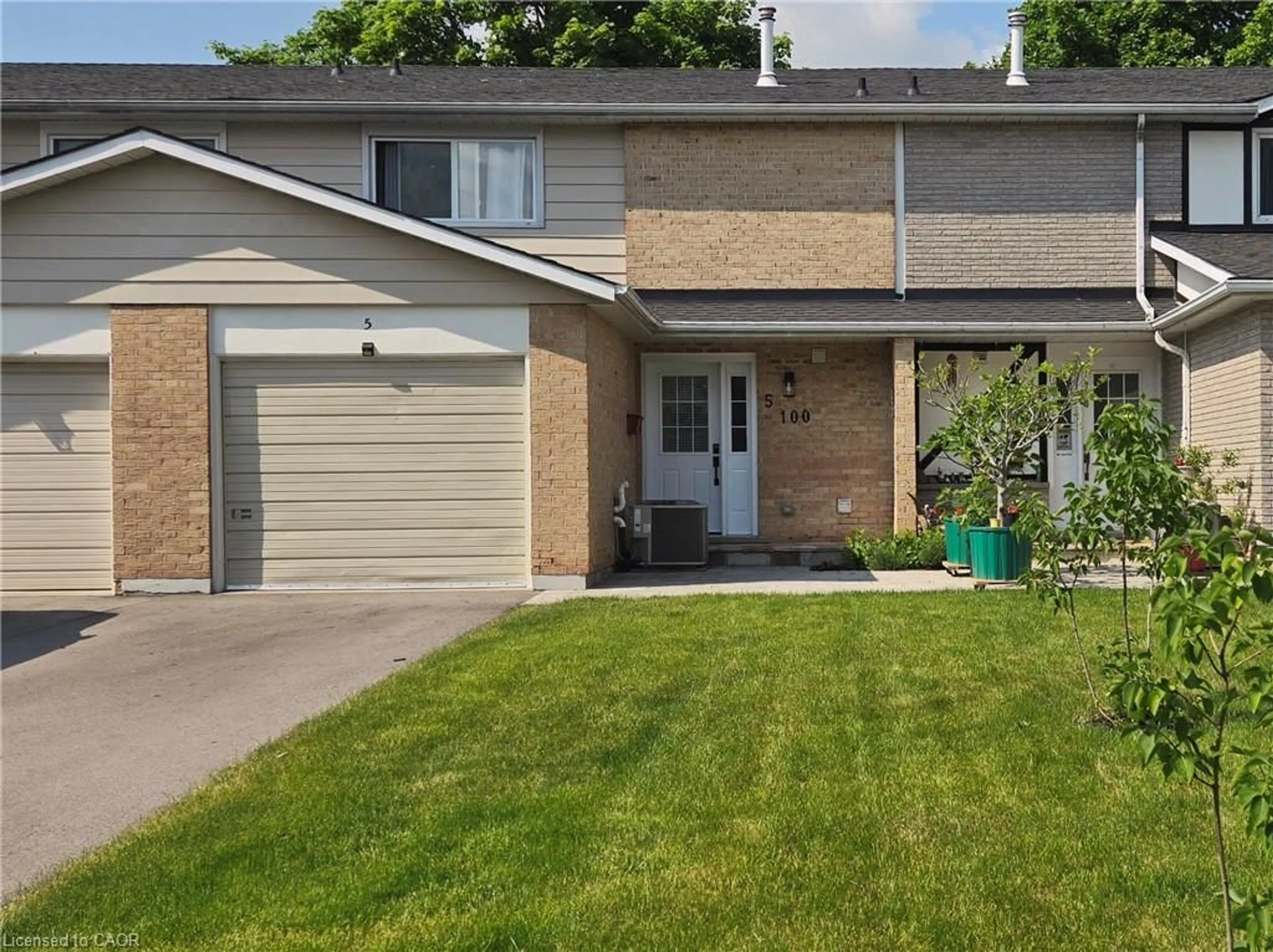 Home with brick exterior material, street for 100 St. Andrews Crt #5, Hamilton Ontario L8K 6H2