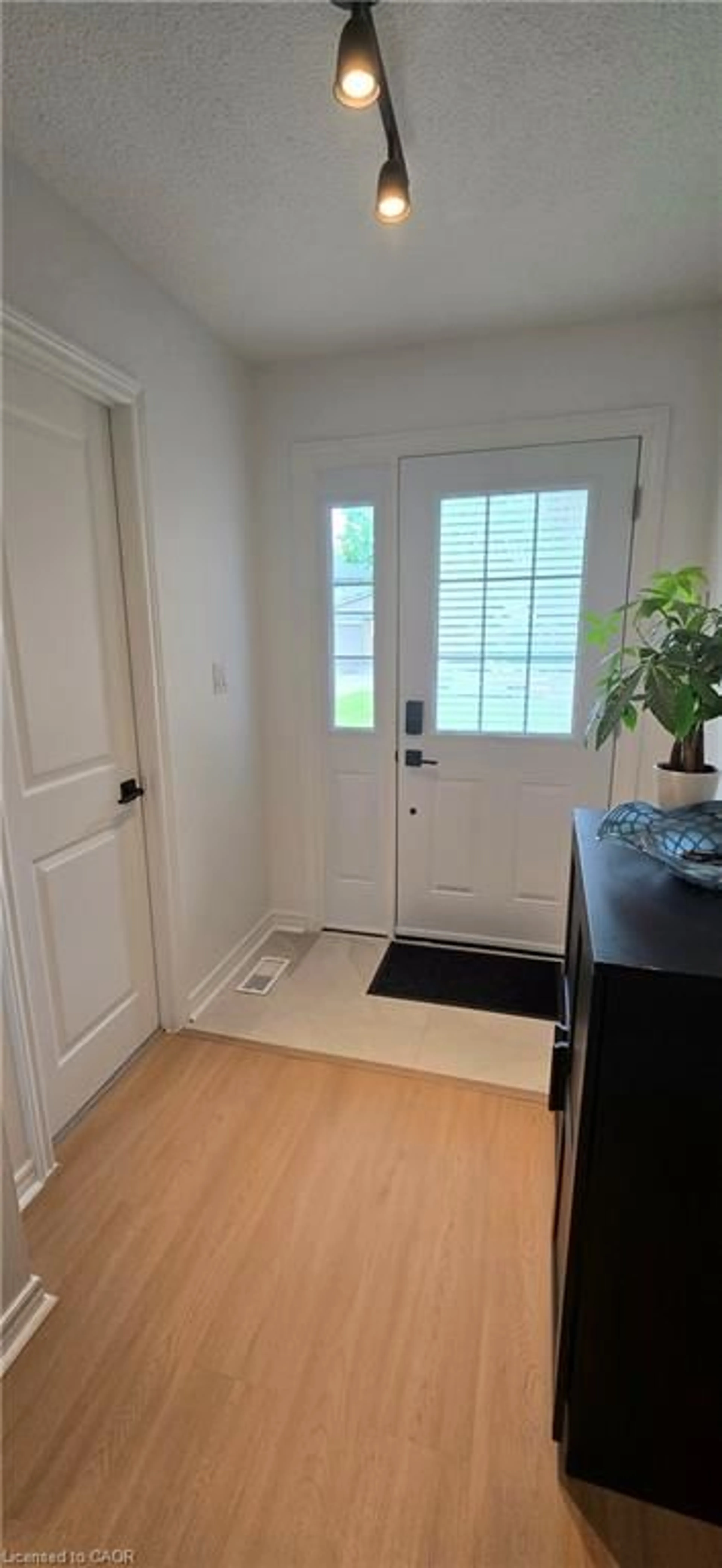 Indoor entryway for 100 St. Andrews Crt #5, Hamilton Ontario L8K 6H2