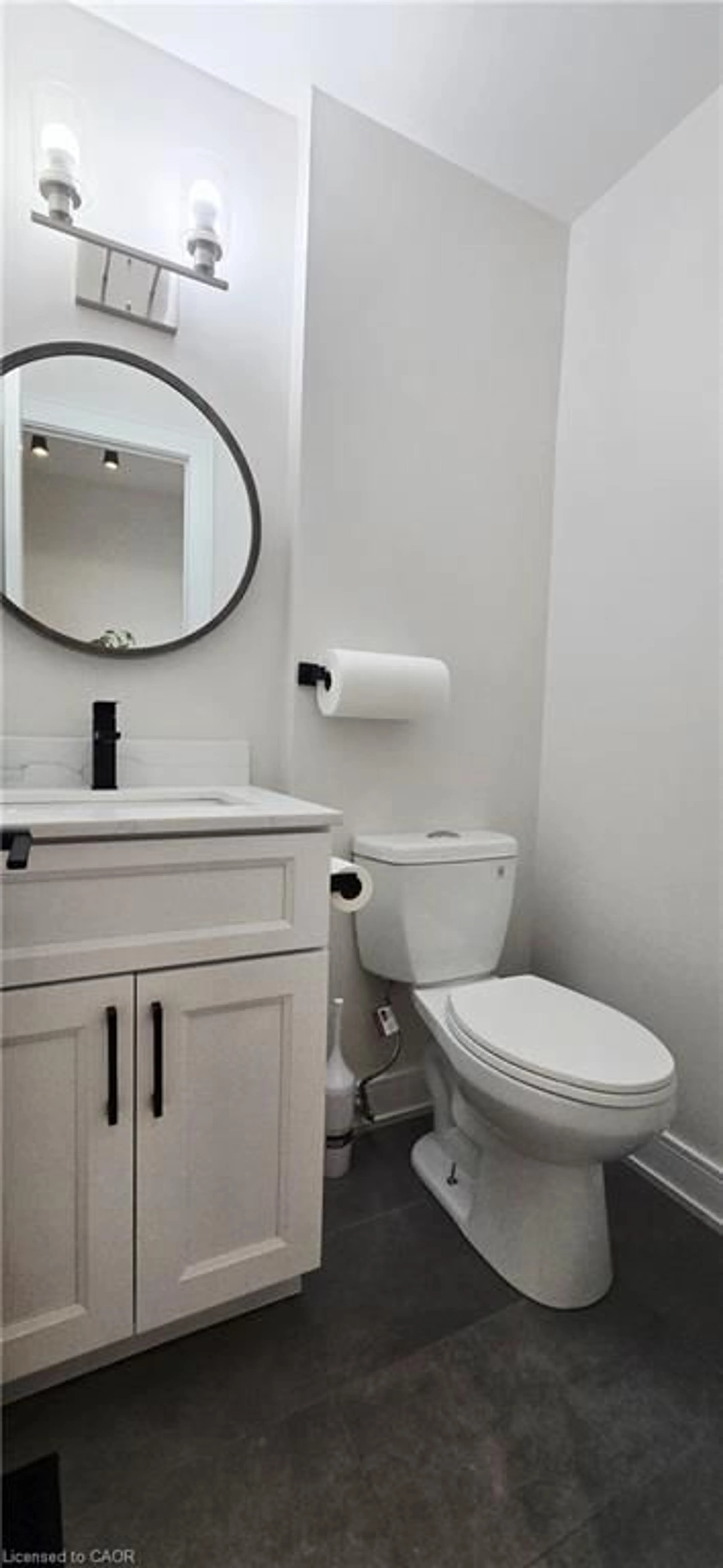 Standard bathroom, unknown for 100 St. Andrews Crt #5, Hamilton Ontario L8K 6H2