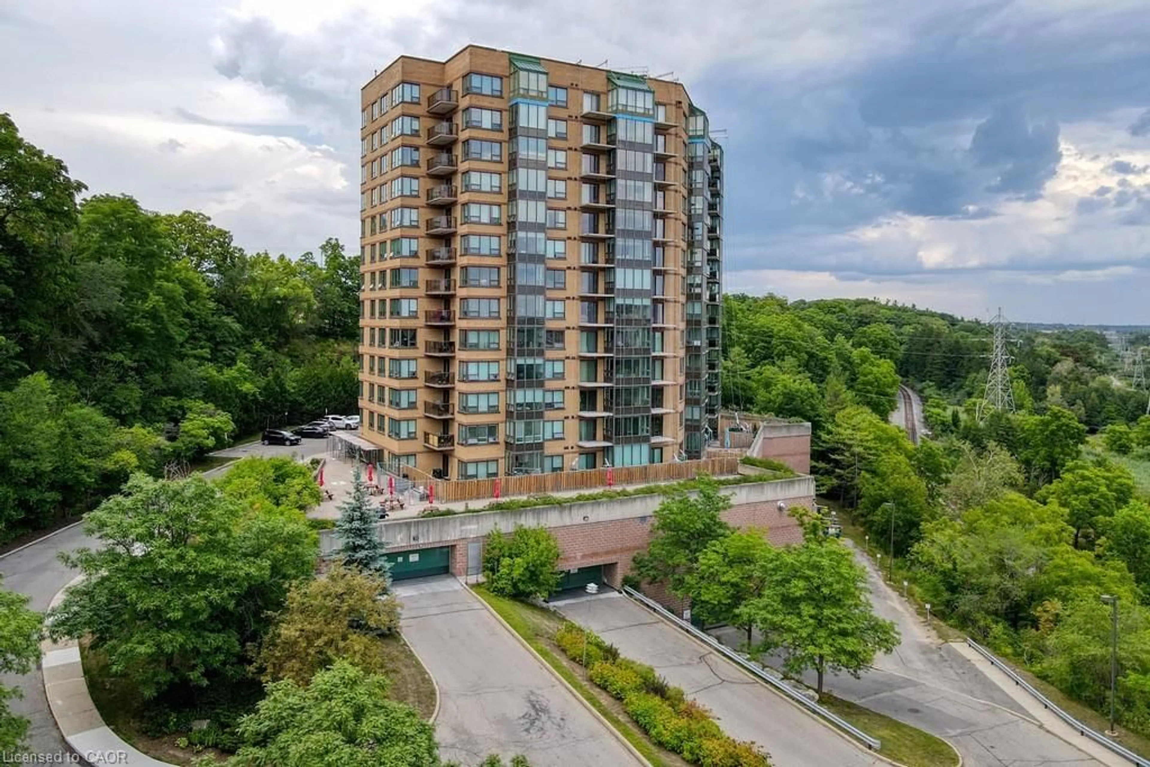 A pic from outside/outdoor area/front of a property/back of a property/a pic from drone, building for 237 King St #1004, Cambridge Ontario N3H 5L2