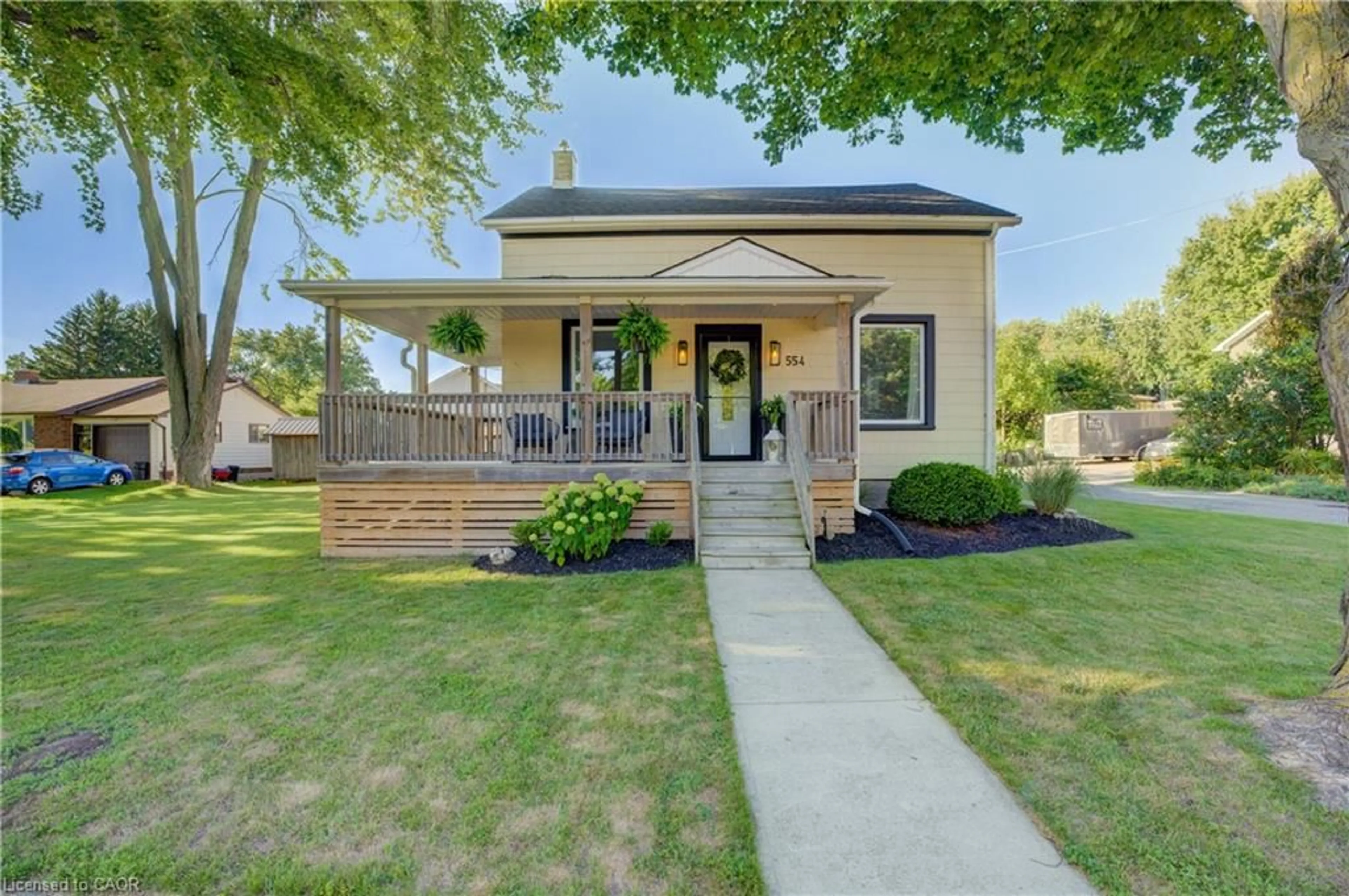 Home with brick exterior material, street for 554 Huron St, New Hamburg Ontario N3A 1J3