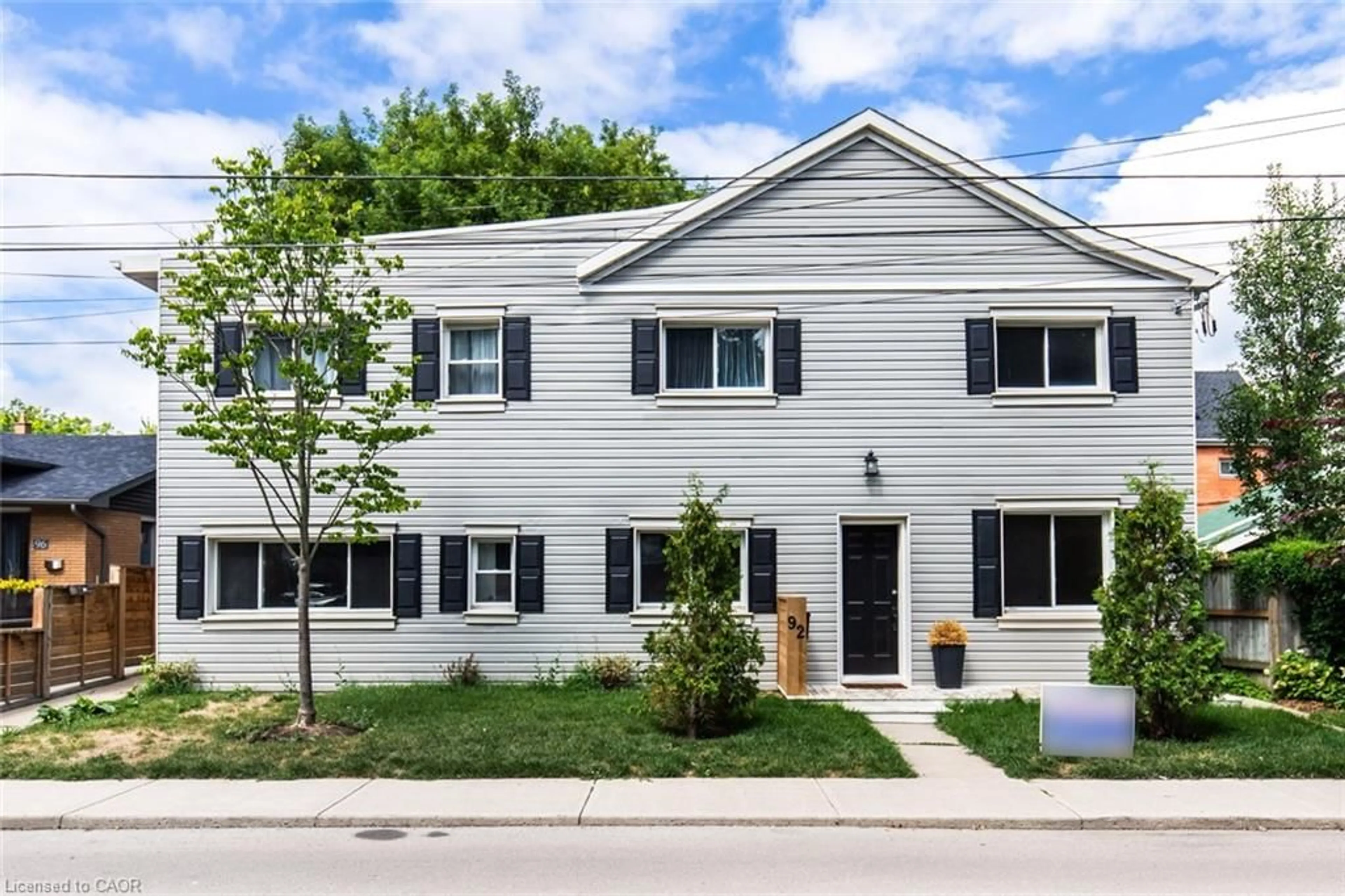 Home with vinyl exterior material, street for 92 Pearl St, Hamilton Ontario L8P 3X2