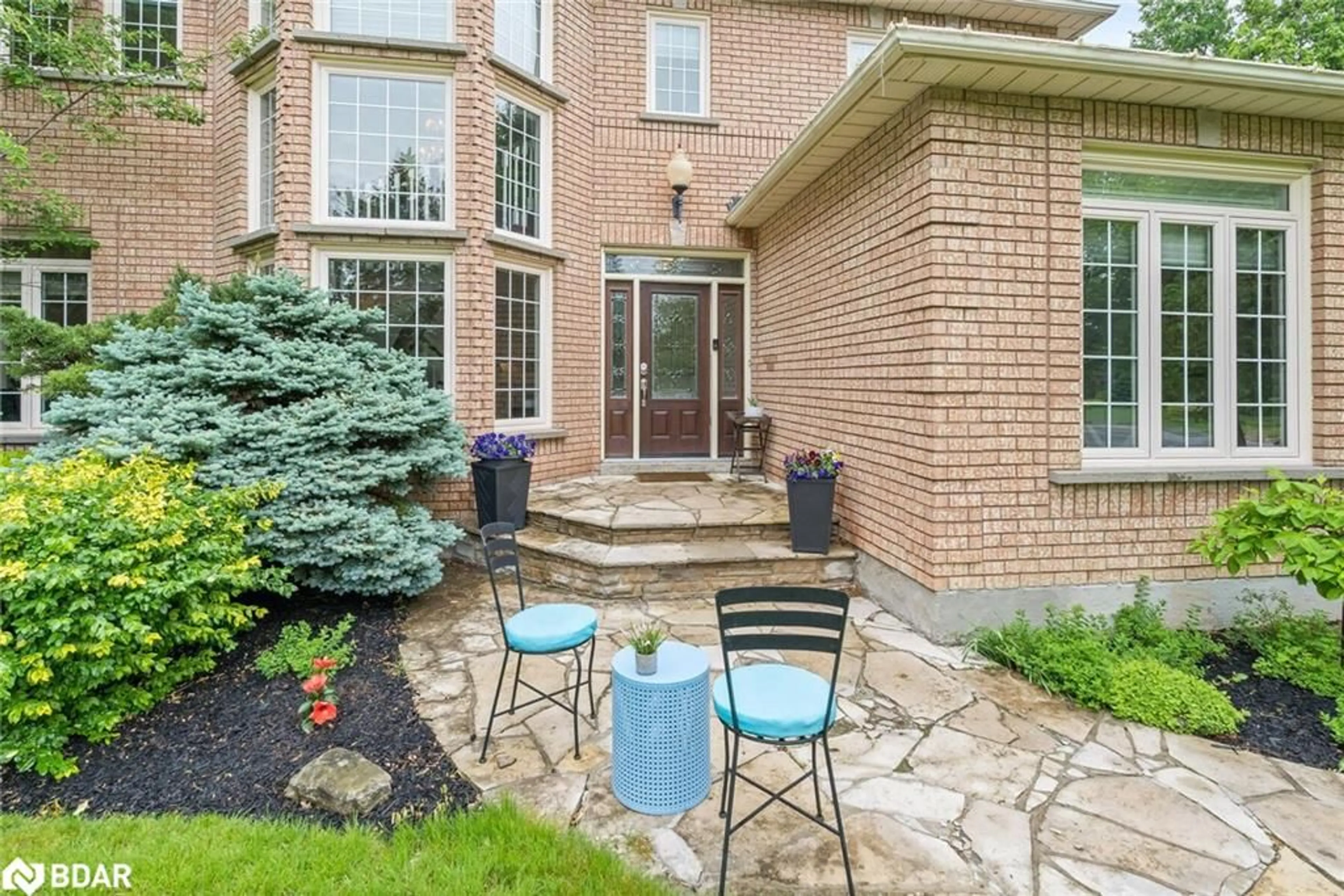 Patio, street for 3 Thomas Crt, Glen Williams Ontario L7G 5G7