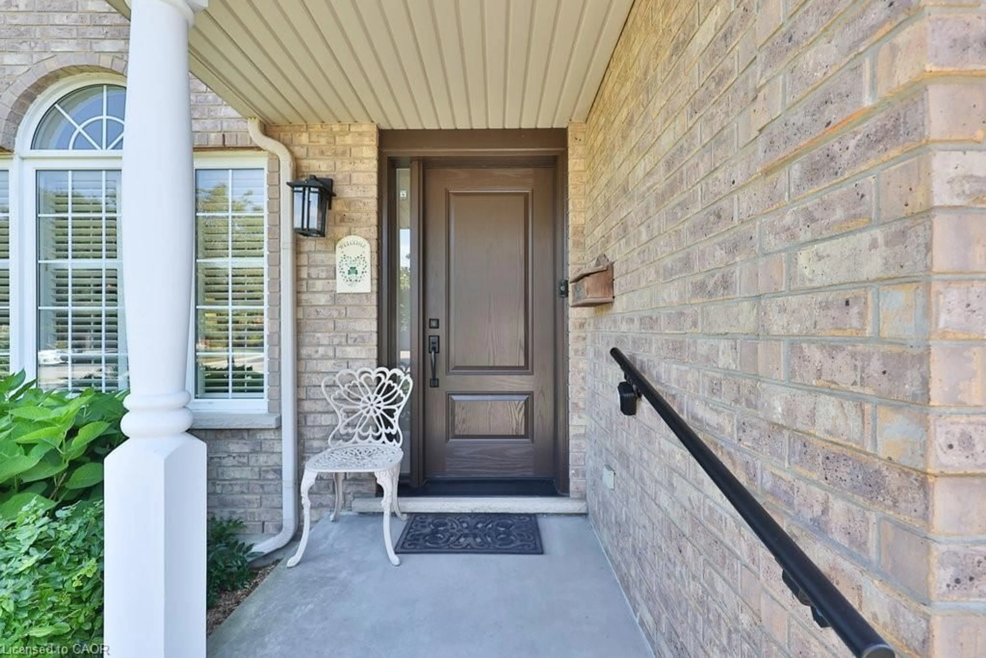 Indoor entryway for 1083 Augustus Dr, Burlington Ontario L7S 2L2